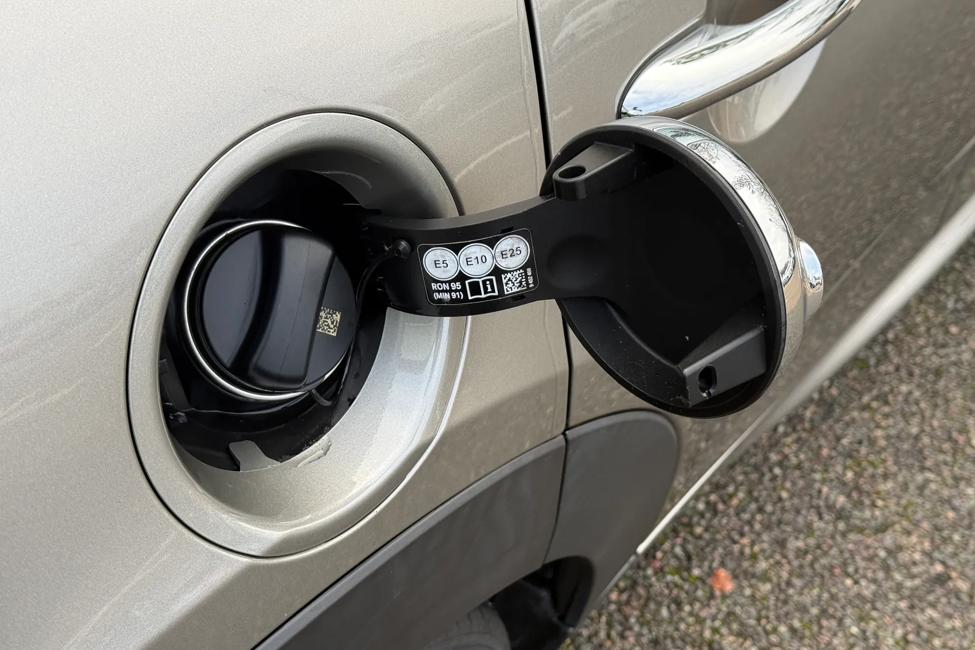 MINI HATCHBACK thumbnail image number 28