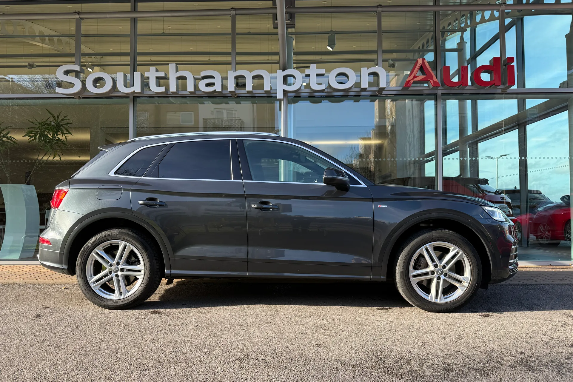 Audi Q5 thumbnail image number 2