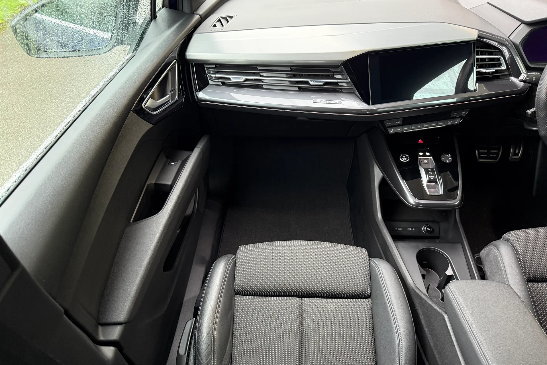 Audi Q4 thumbnail image number 43