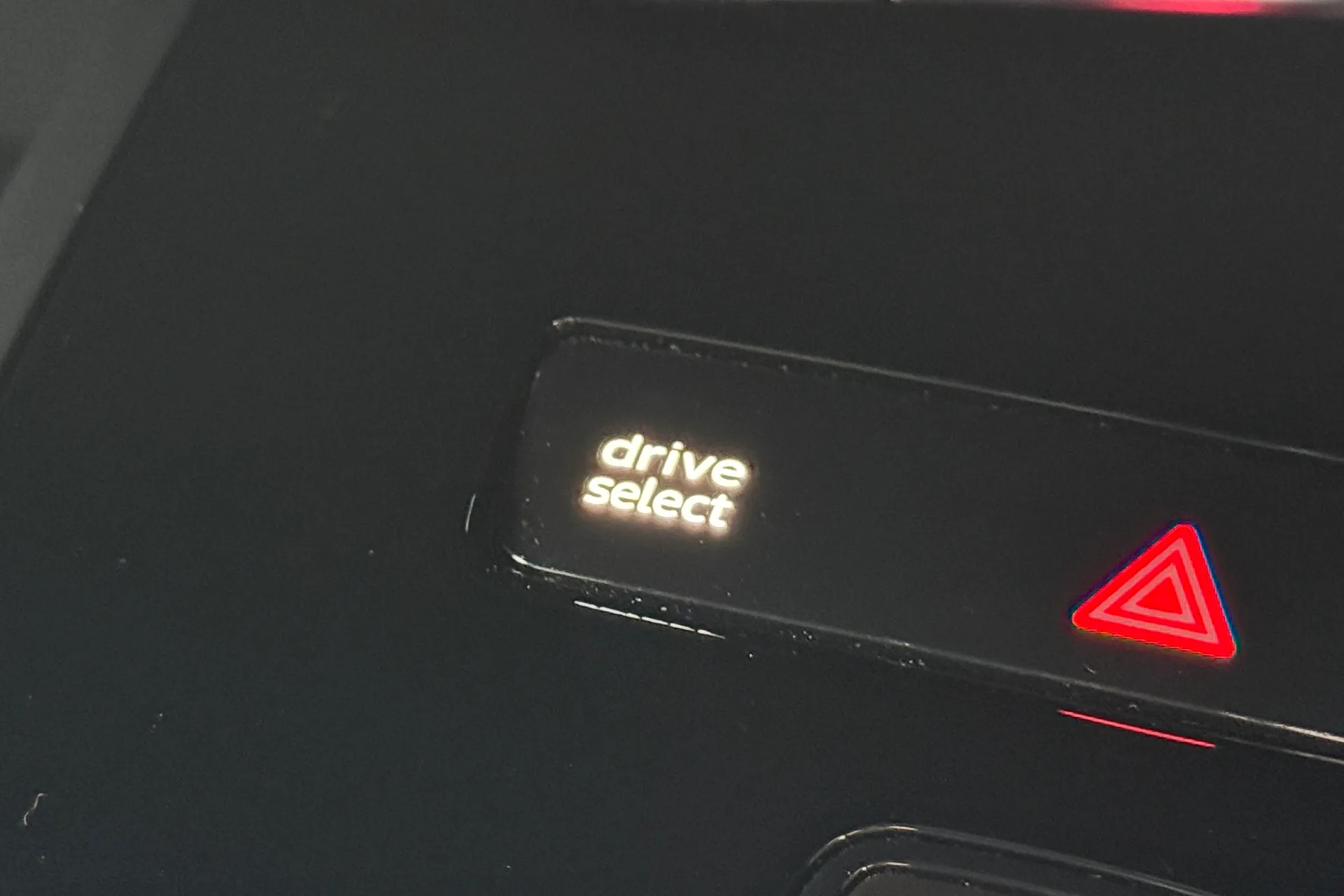 Audi Q4 thumbnail image number 16