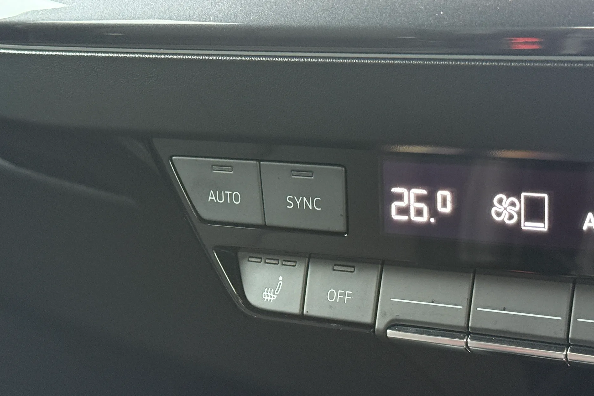 Audi Q4 thumbnail image number 15