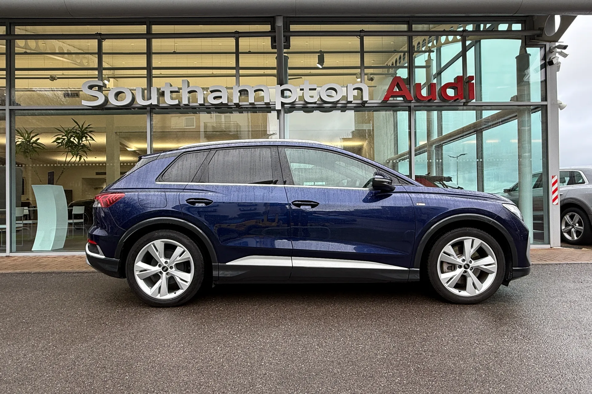Audi Q4 thumbnail image number 2