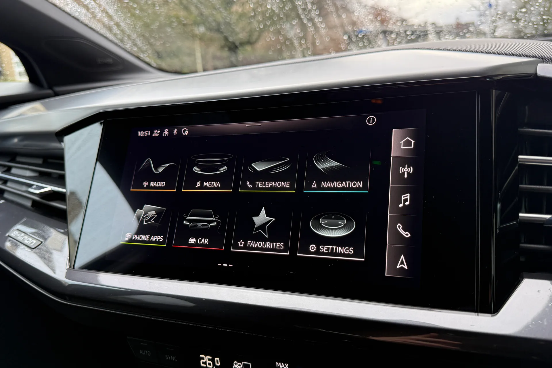 Audi Q4 thumbnail image number 13