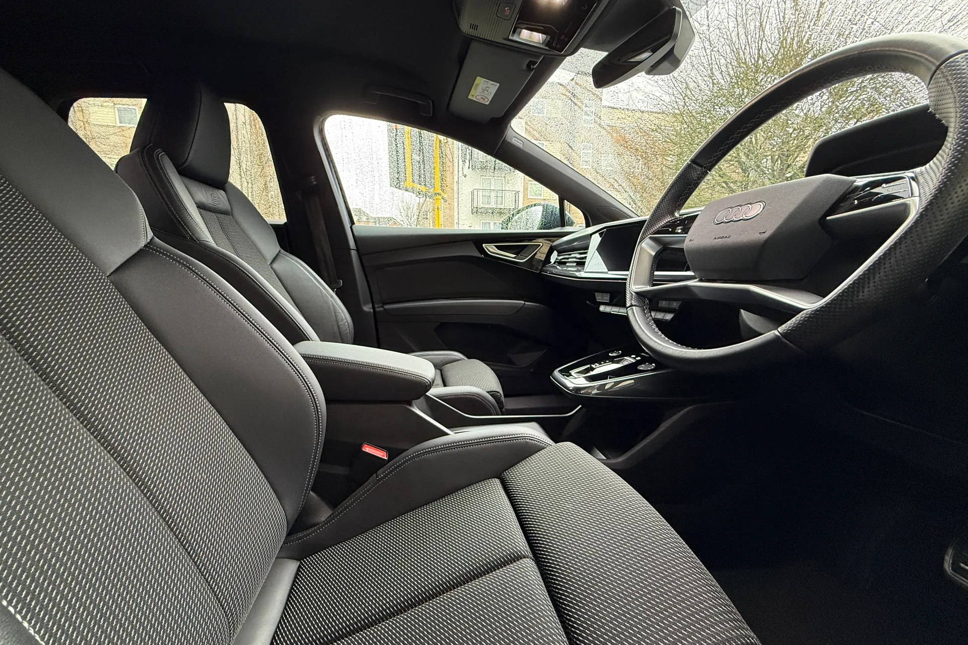 Audi Q4 thumbnail image number 9