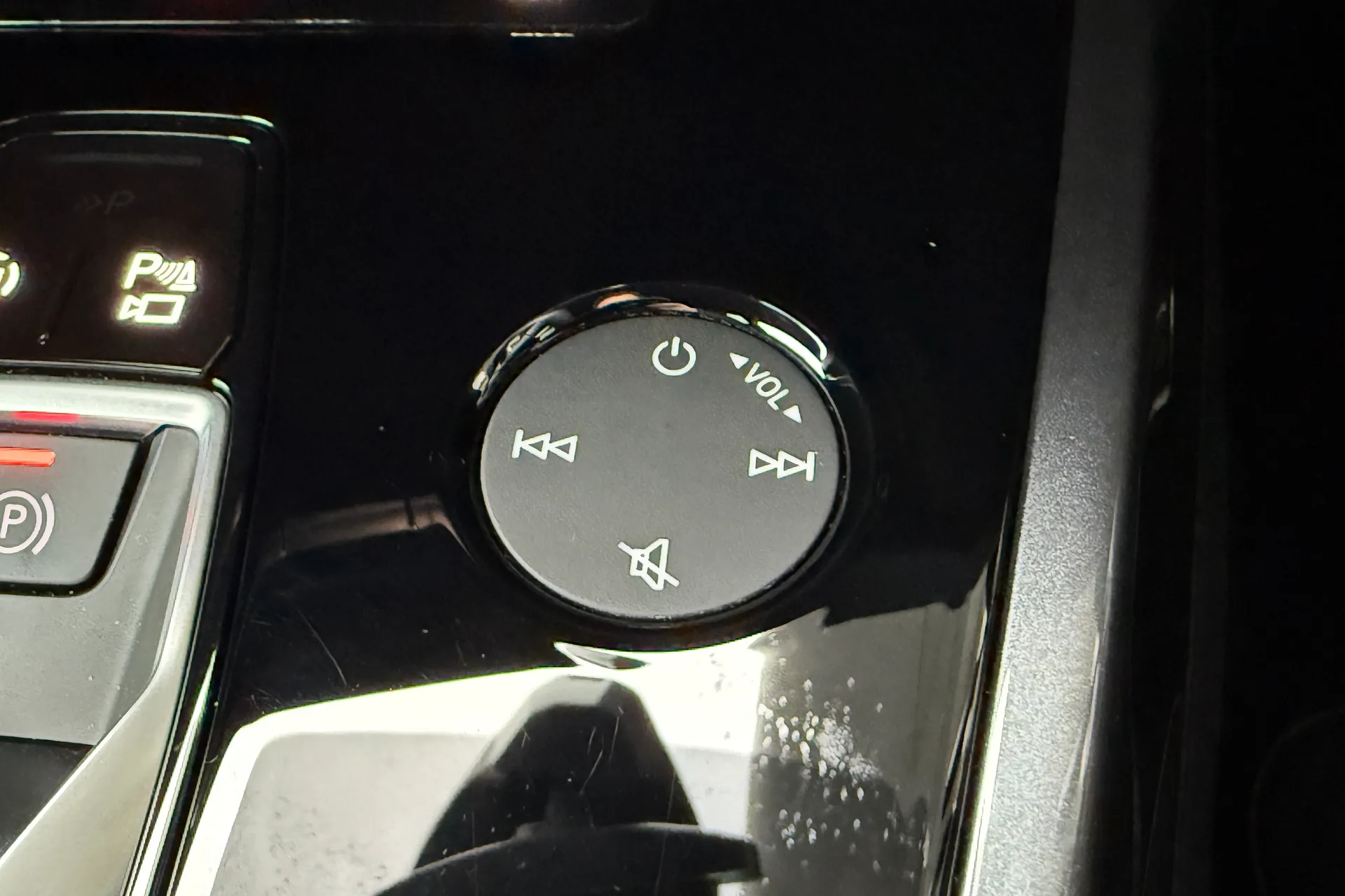 Audi Q4 thumbnail image number 19