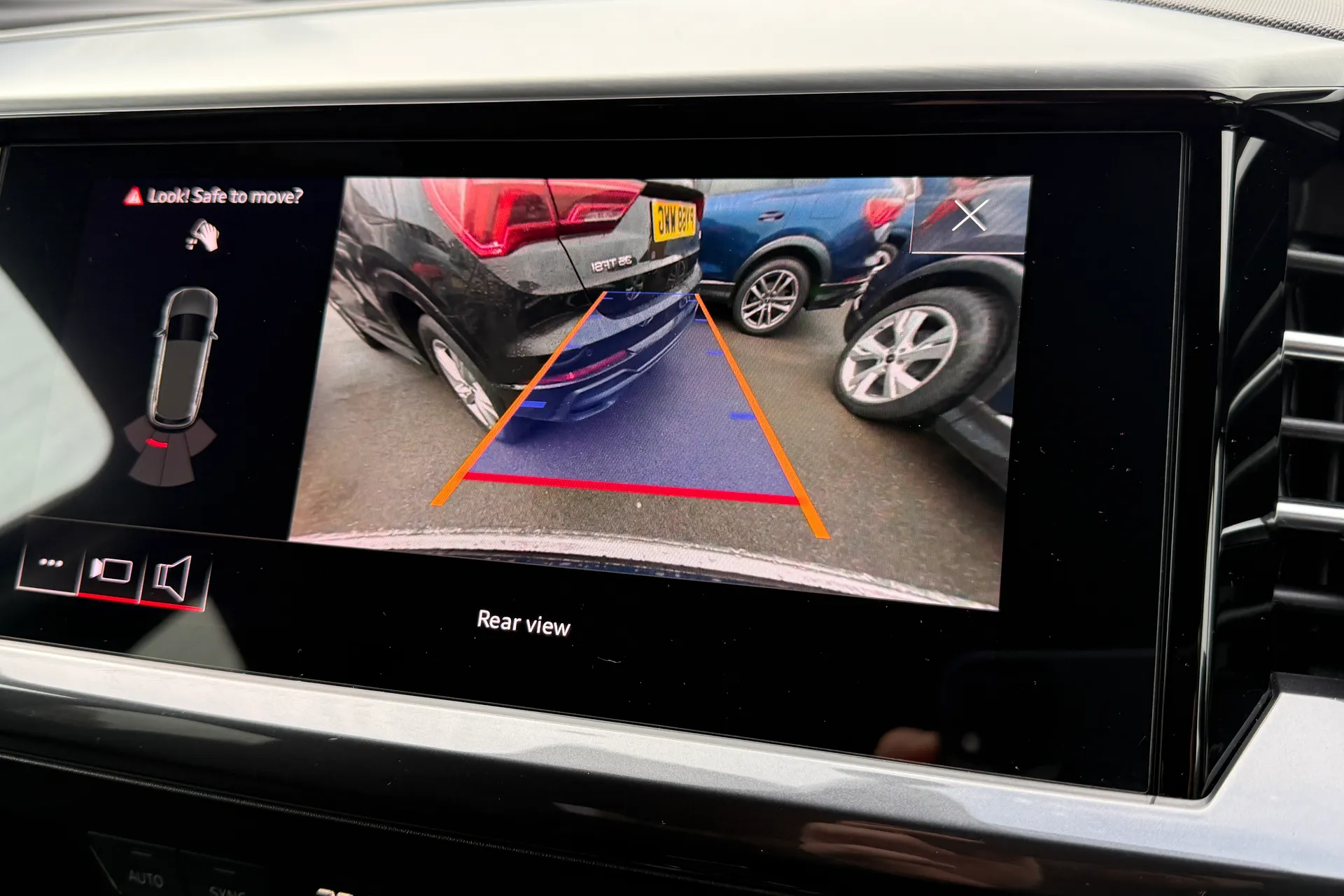 Audi Q4 thumbnail image number 5