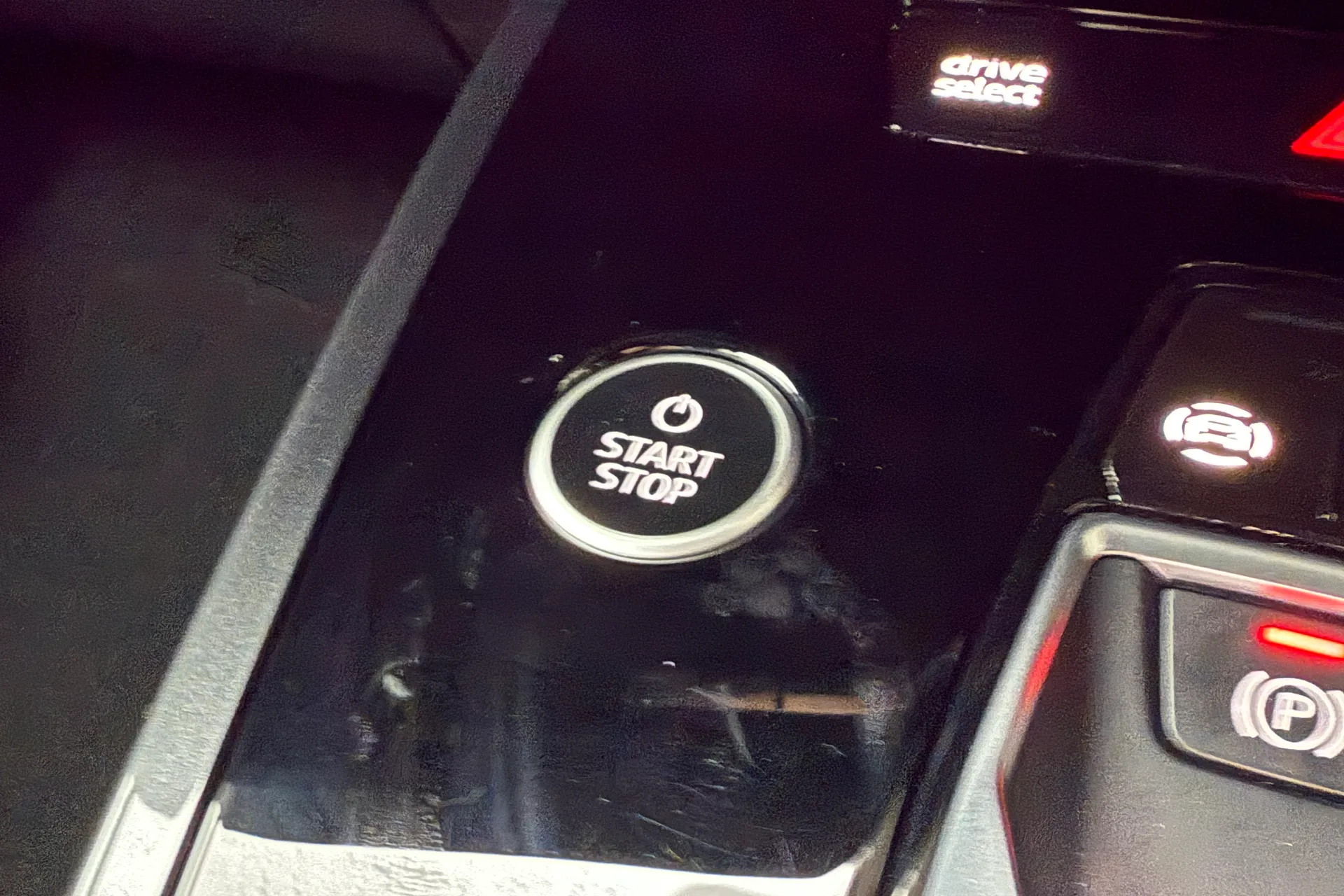 Audi Q4 thumbnail image number 18