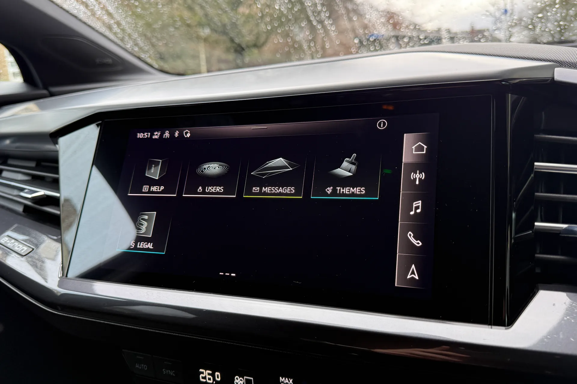 Audi Q4 thumbnail image number 14