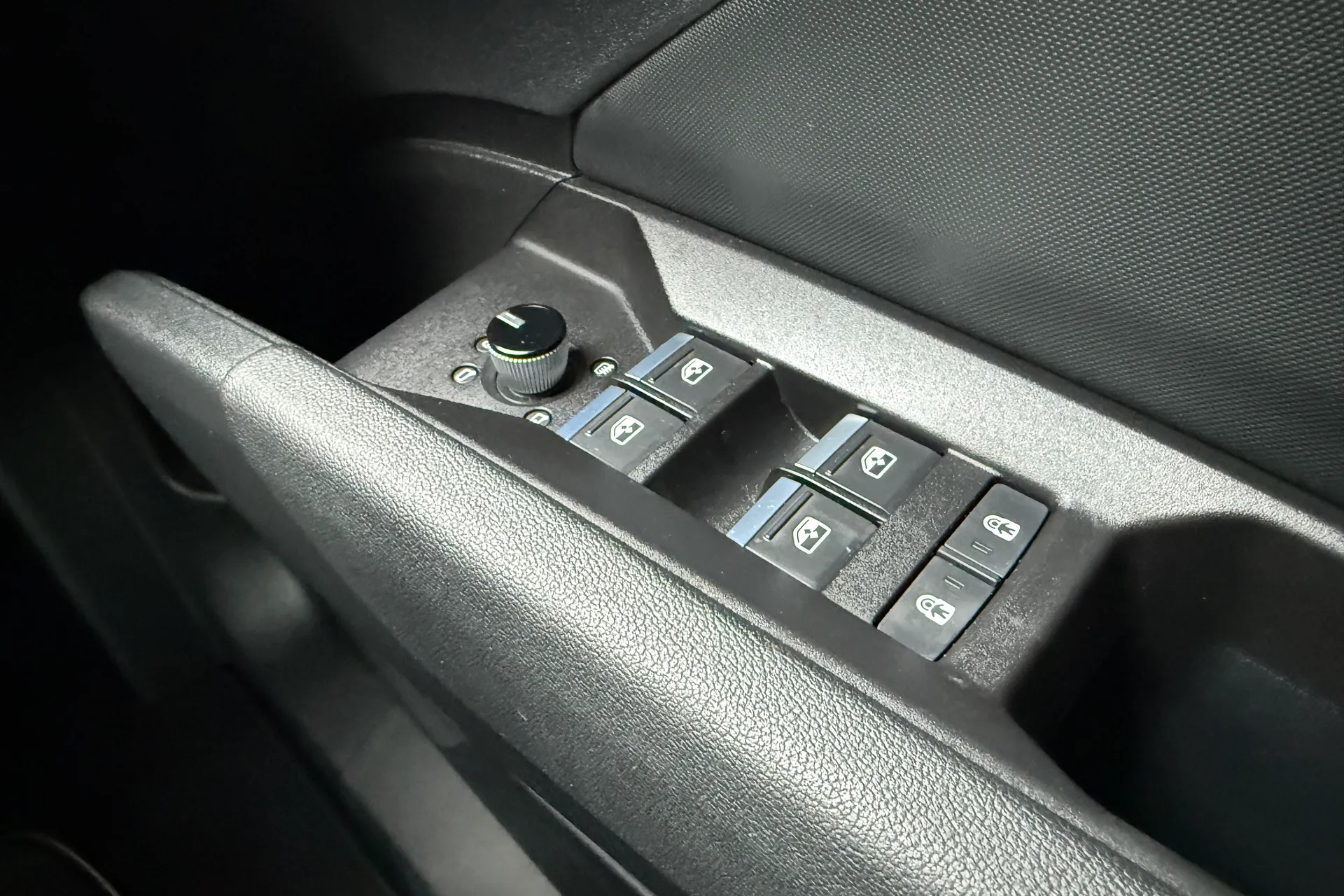 Audi Q4 thumbnail image number 28