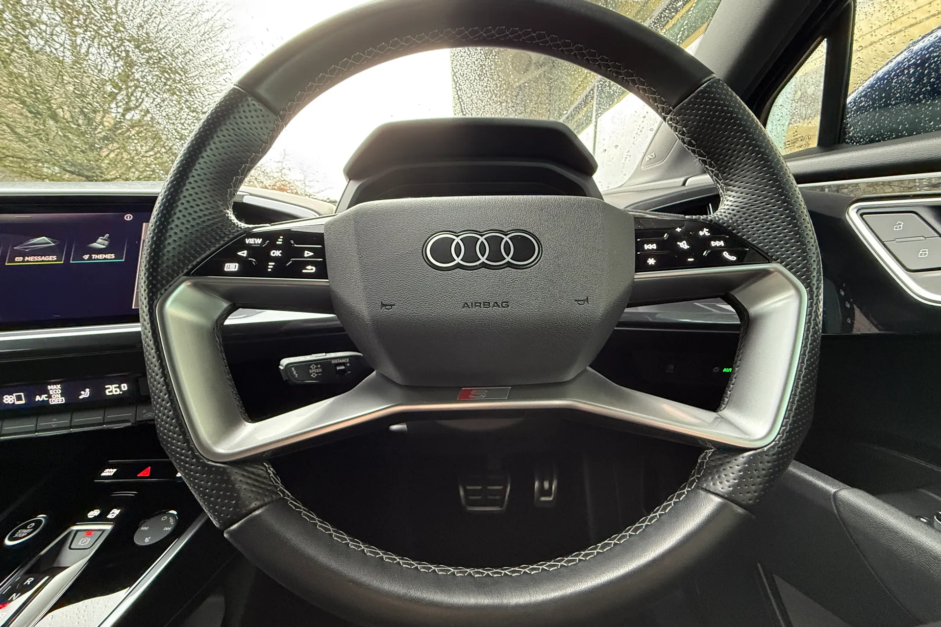 Audi Q4 thumbnail image number 22