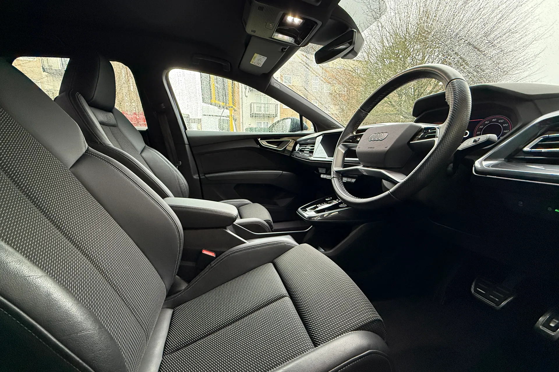 Audi Q4 thumbnail image number 10