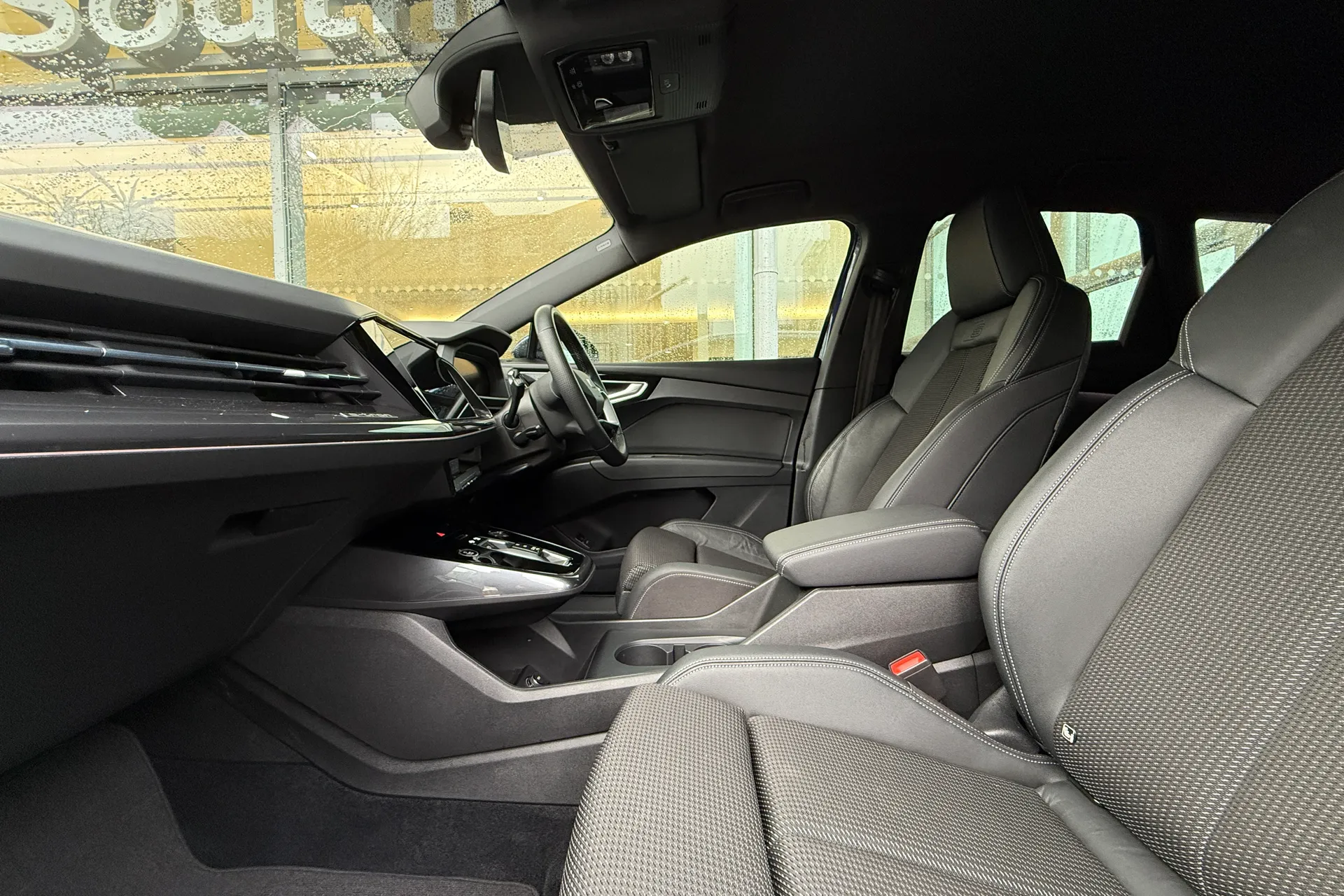 Audi Q4 thumbnail image number 11