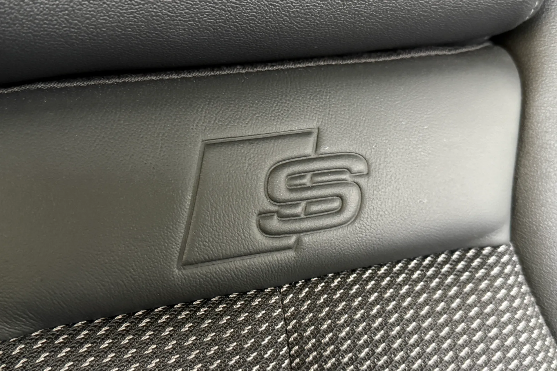 Audi Q4 thumbnail image number 37