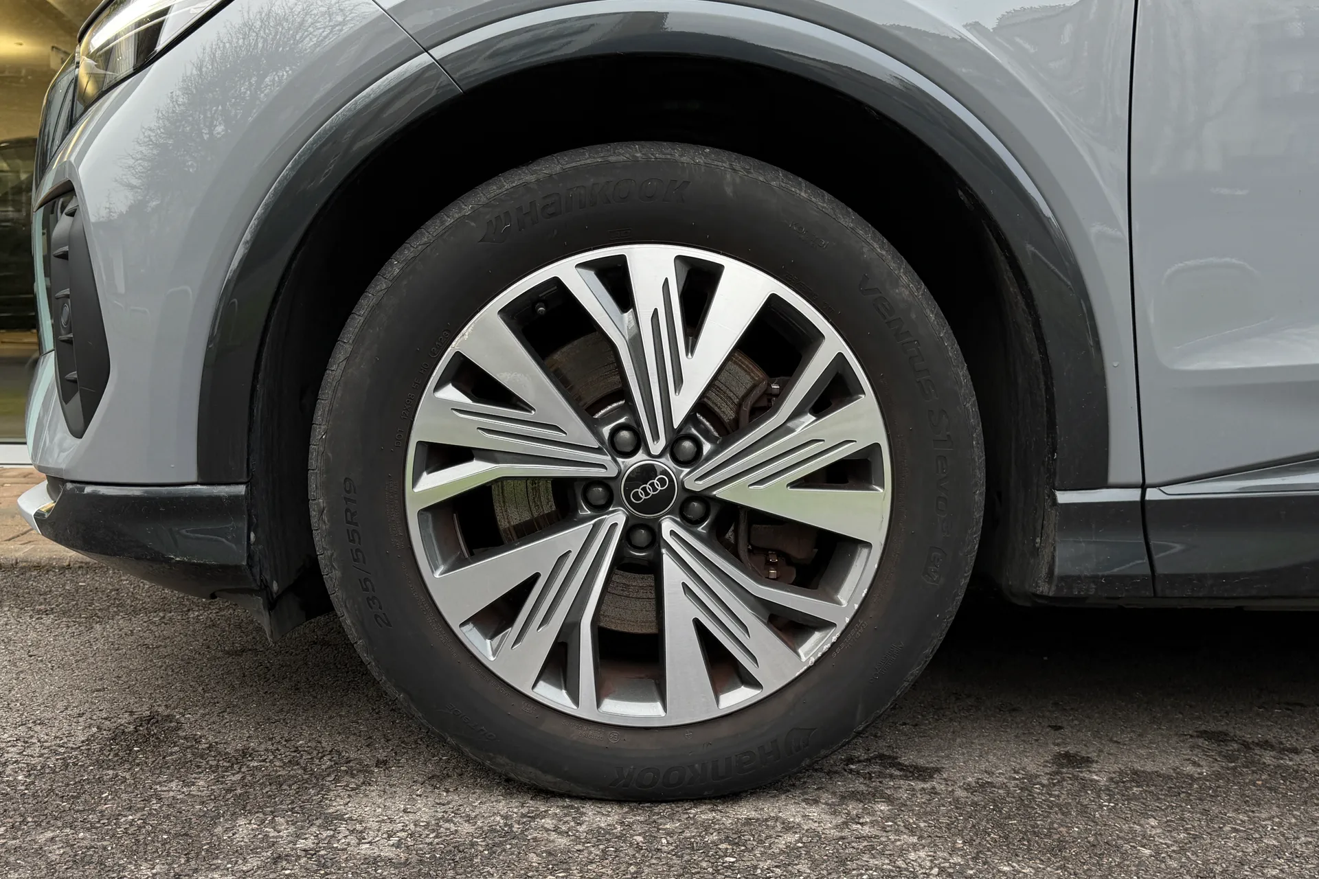 Audi Q4 thumbnail image number 10