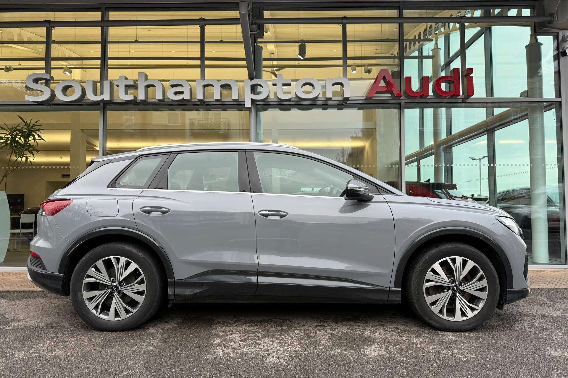 Audi Q4 thumbnail image number 2