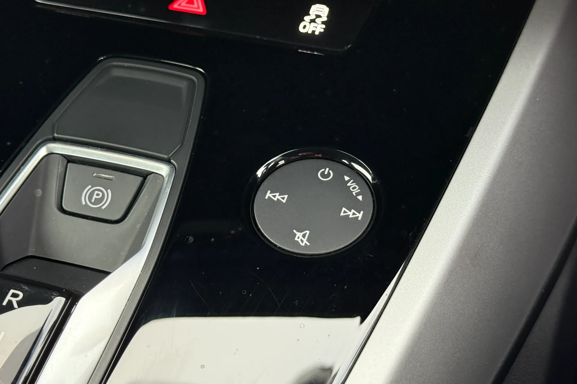 Audi Q4 thumbnail image number 20