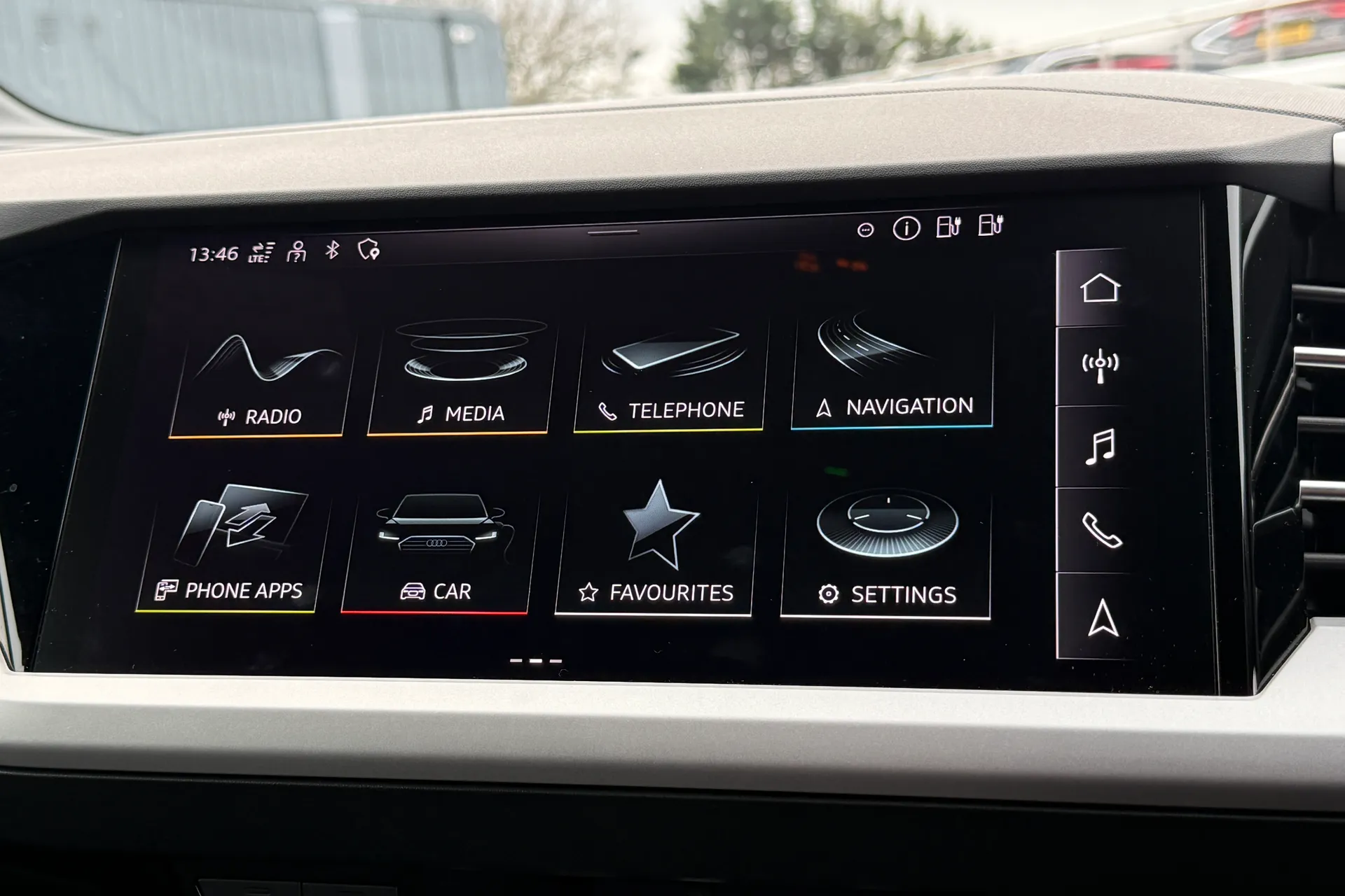 Audi Q4 thumbnail image number 14