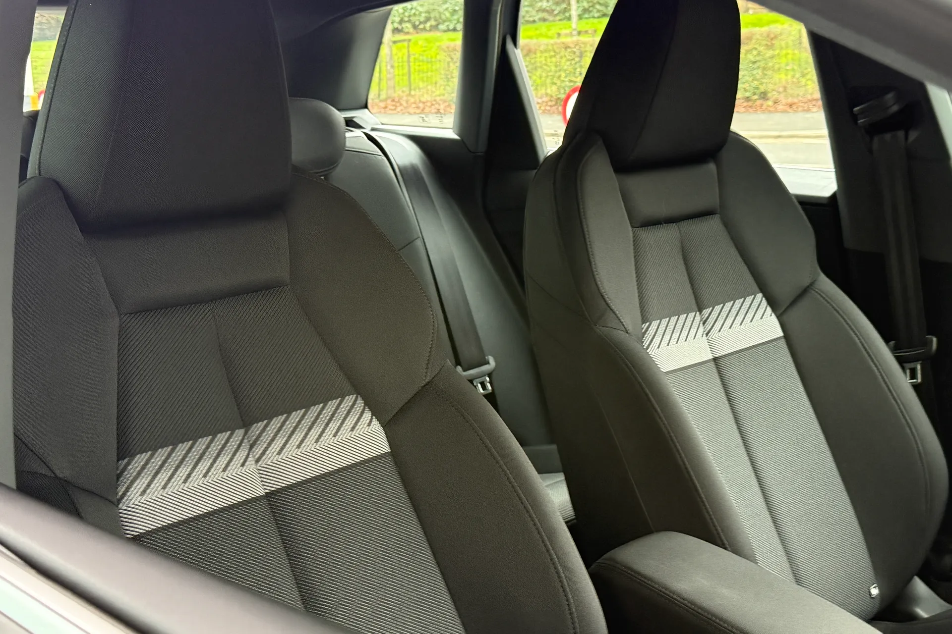 Audi Q4 thumbnail image number 27