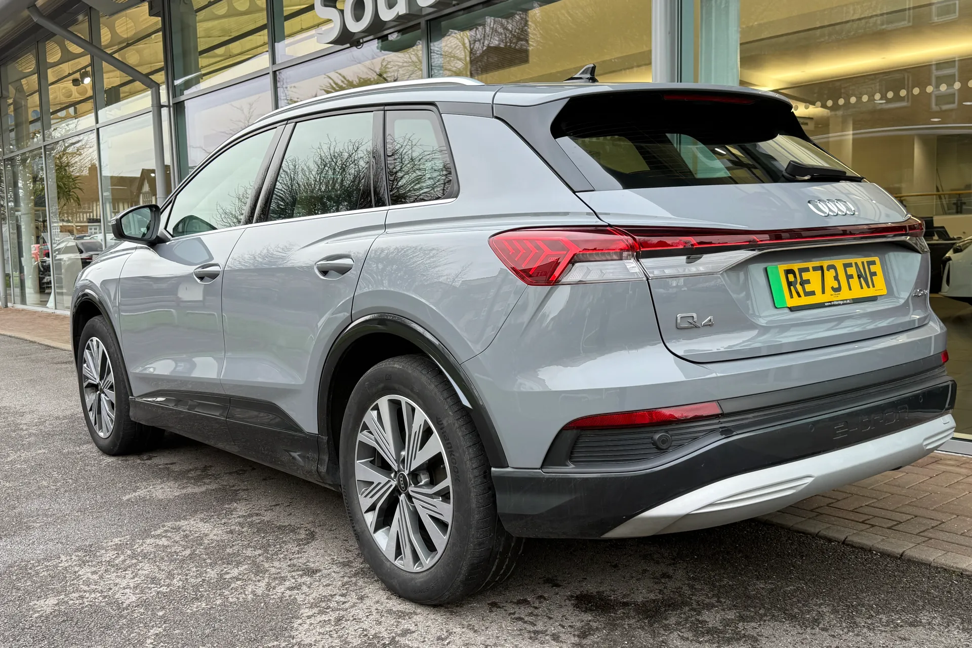 Audi Q4 thumbnail image number 9