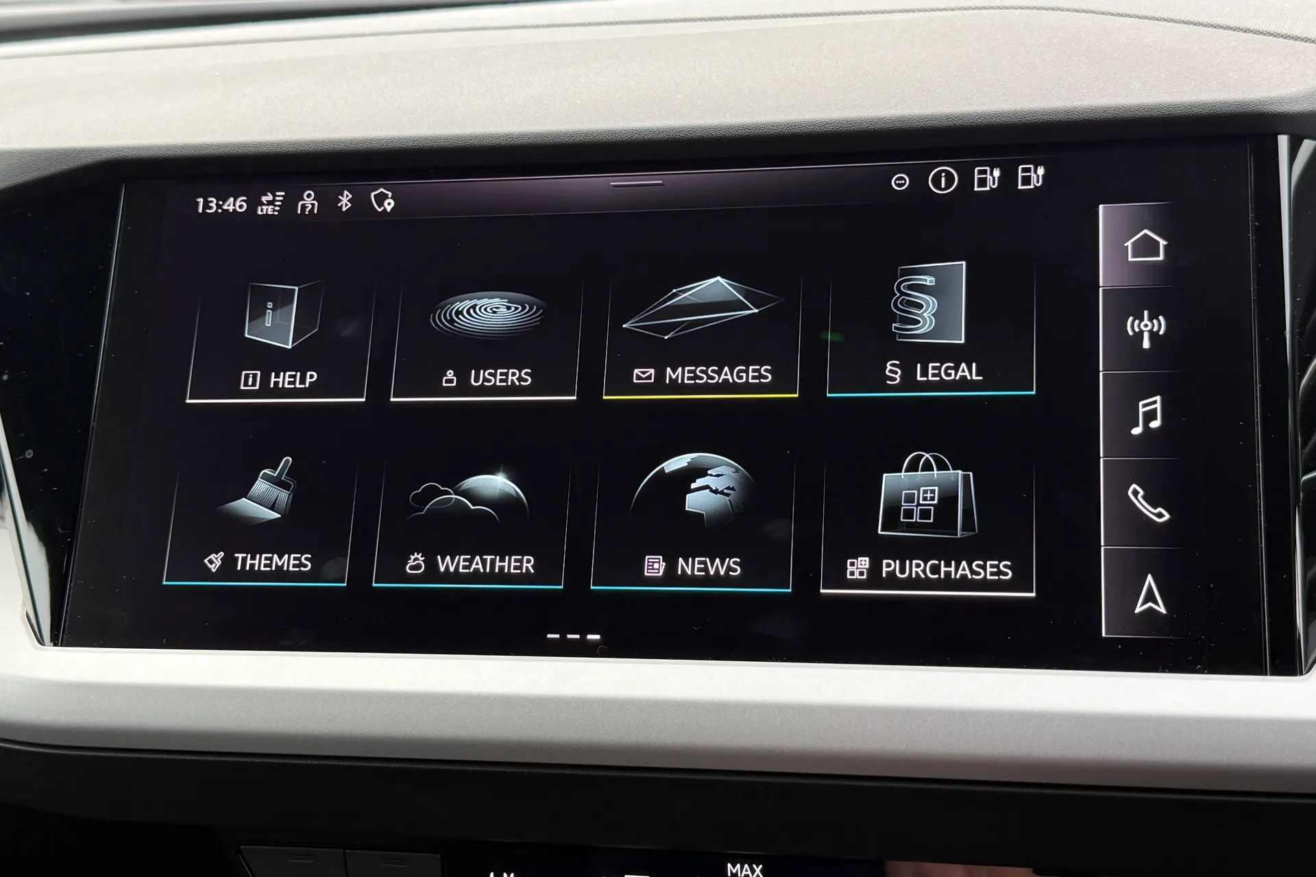 Audi Q4 thumbnail image number 15