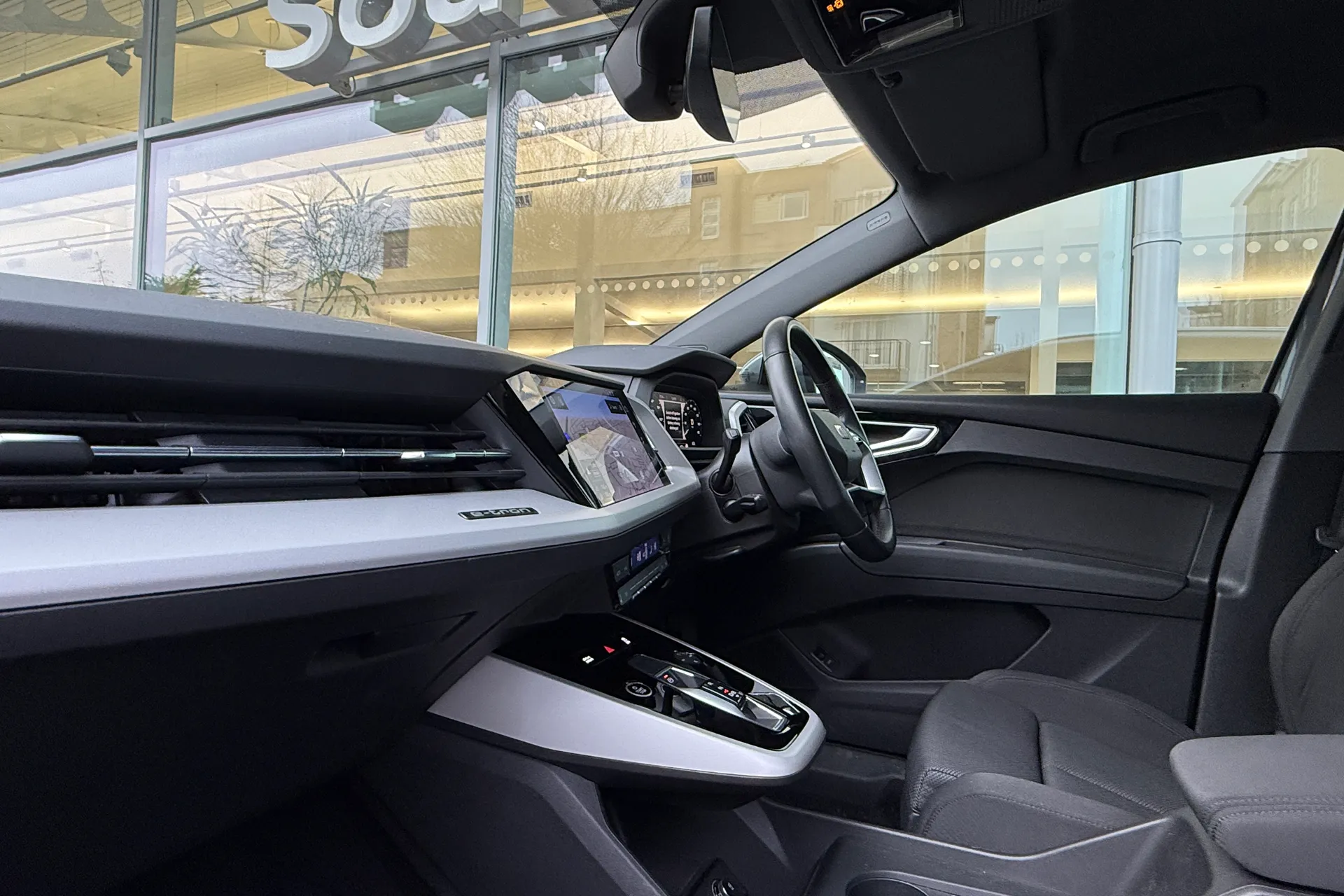 Audi Q4 thumbnail image number 8