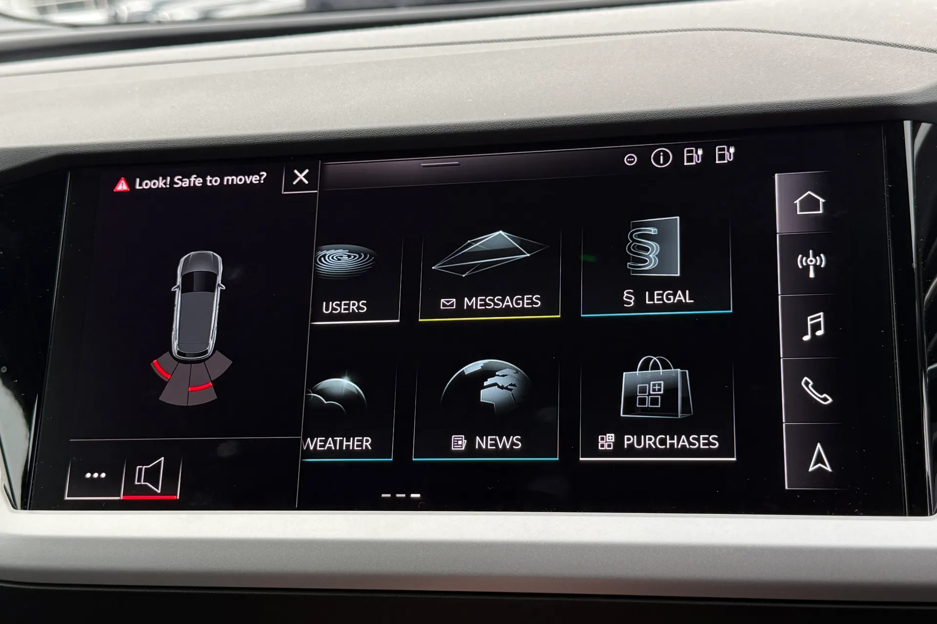 Audi Q4 thumbnail image number 5