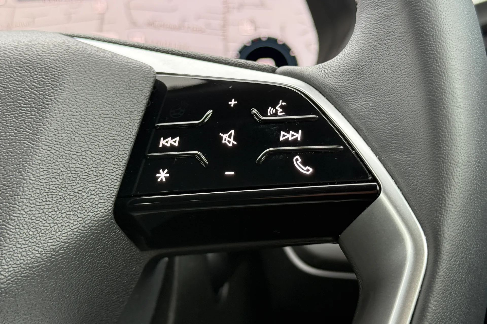 Audi Q4 thumbnail image number 12