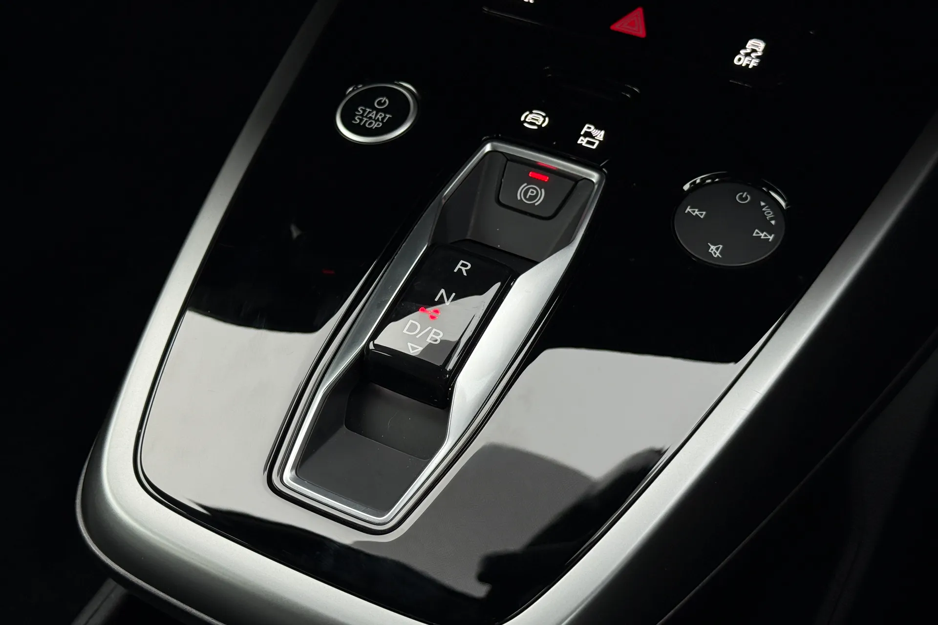 Audi Q4 thumbnail image number 16