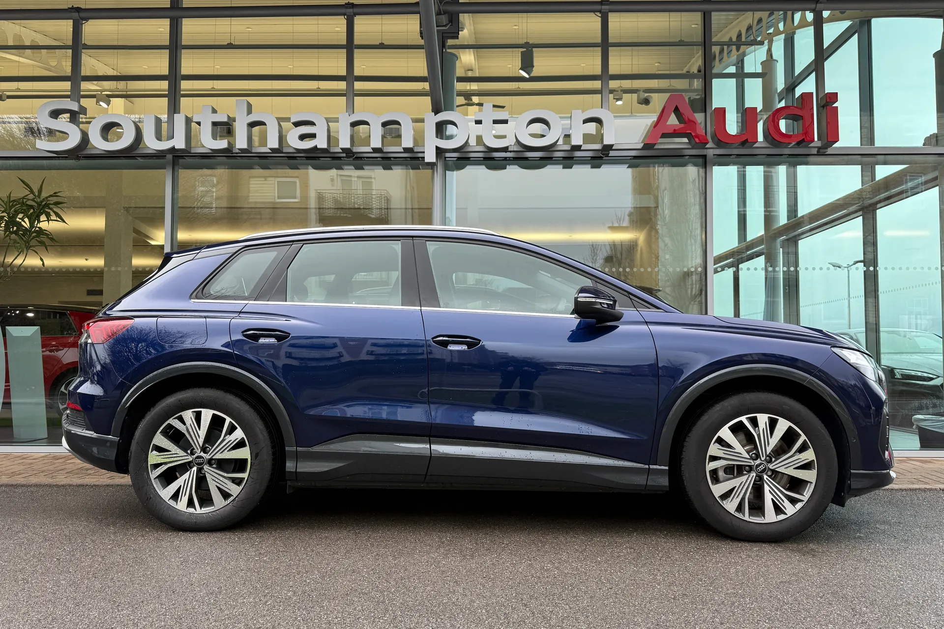 Audi Q4 thumbnail image number 2