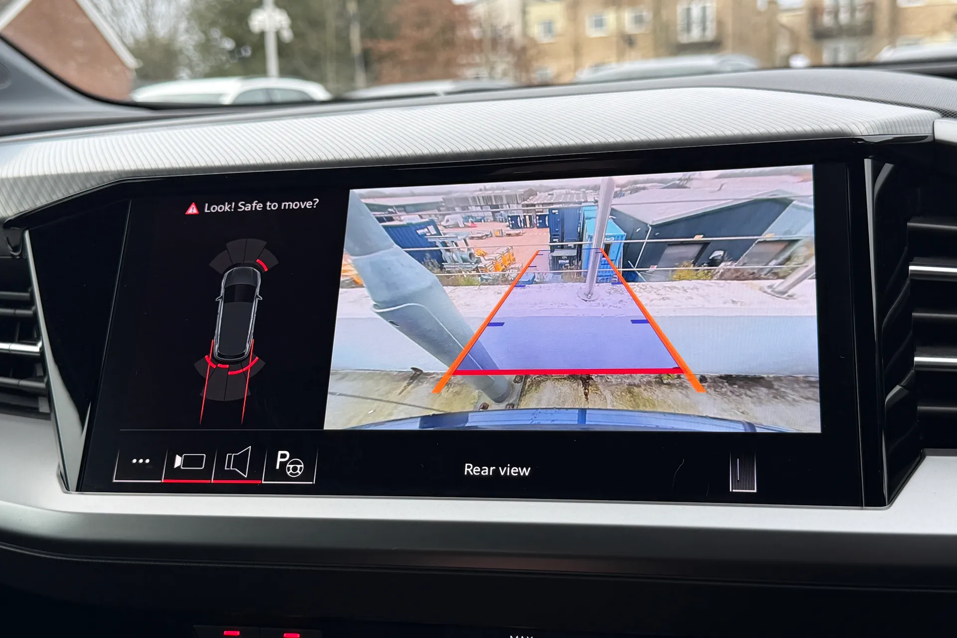 Audi Q4 thumbnail image number 5