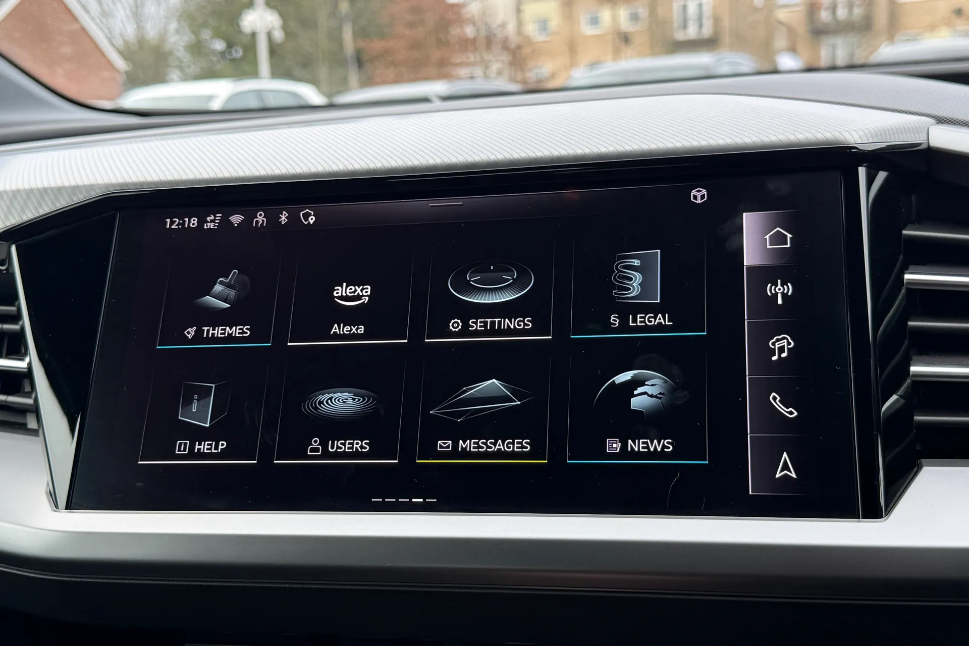 Audi Q4 thumbnail image number 21