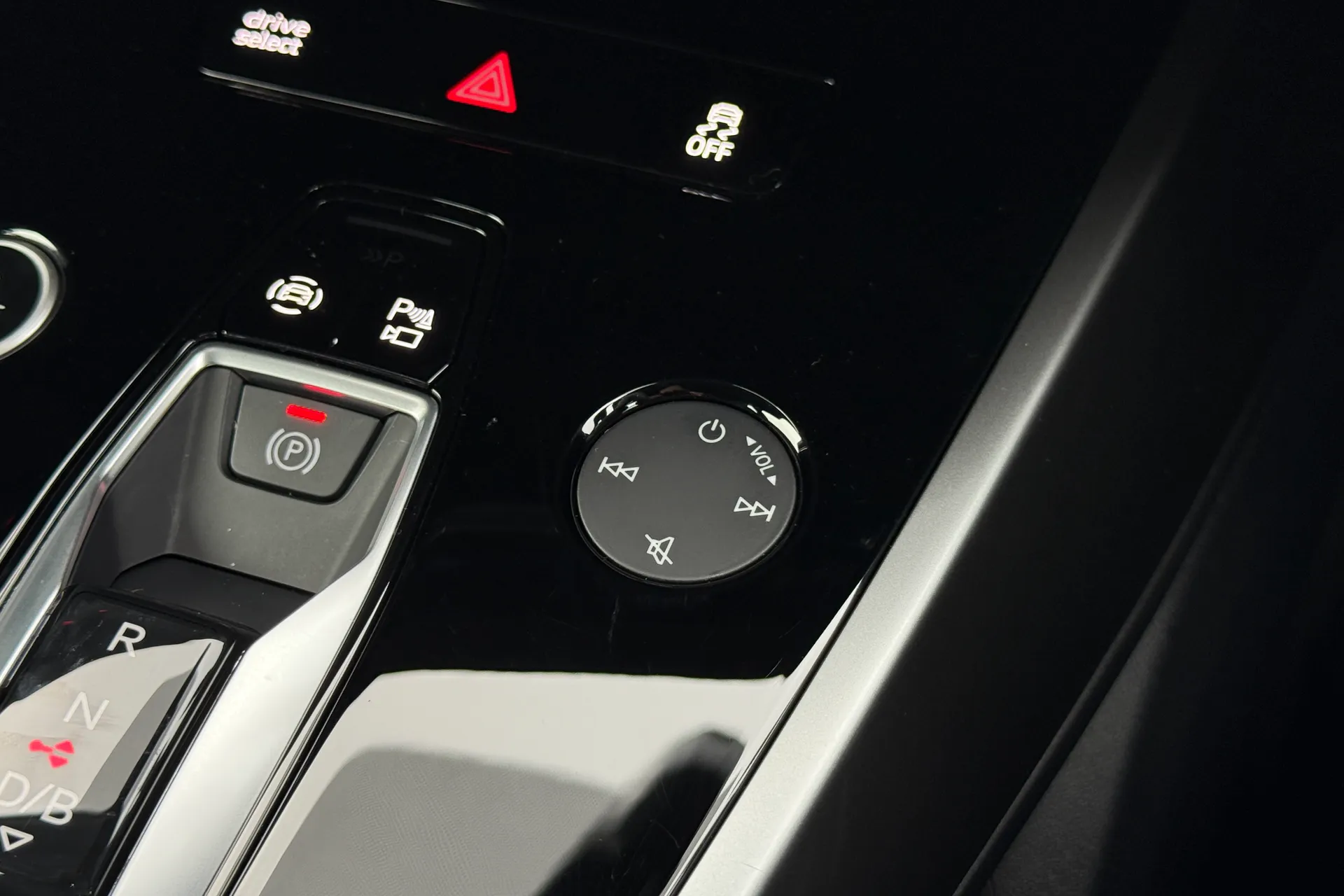 Audi Q4 thumbnail image number 18