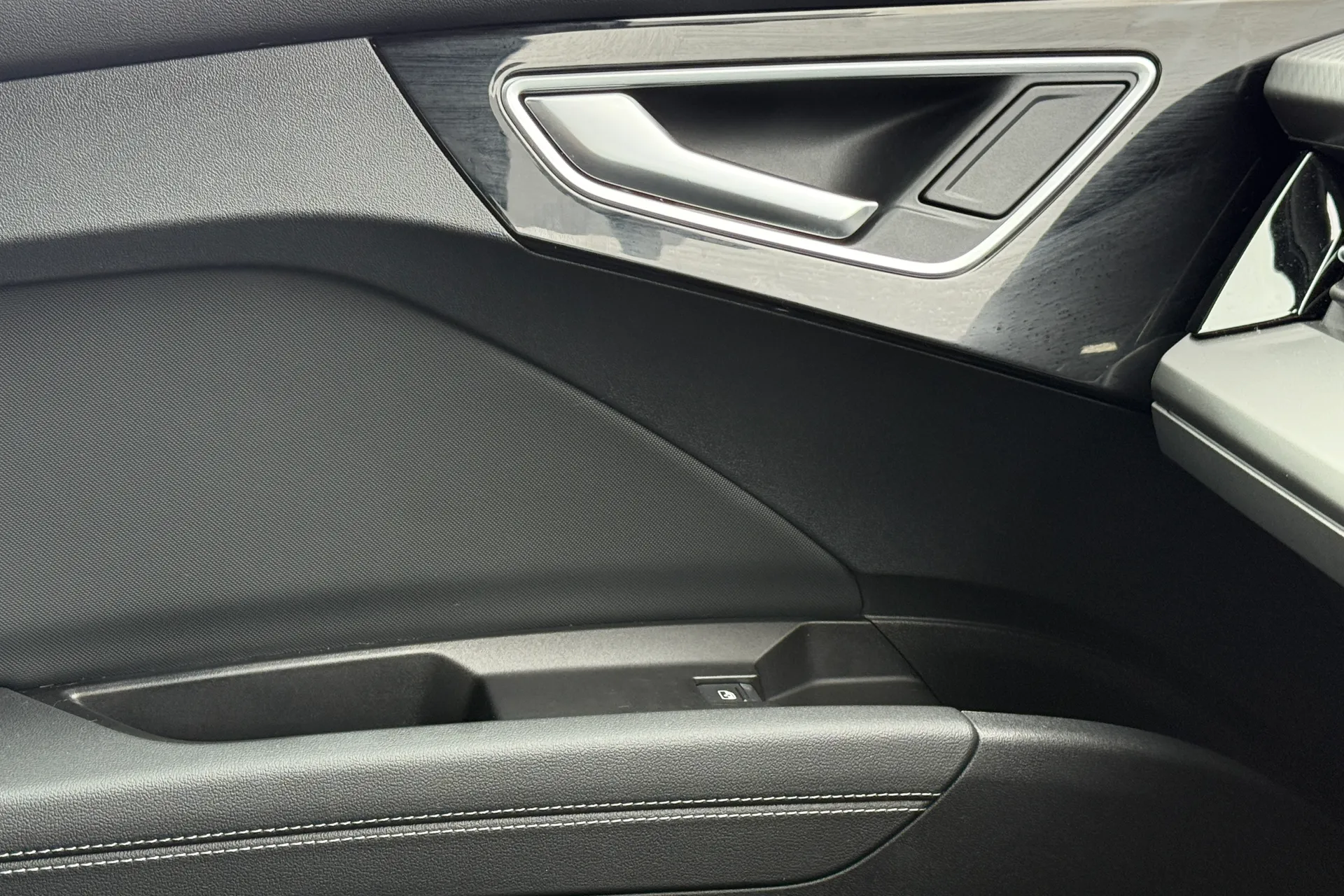 Audi Q4 thumbnail image number 25