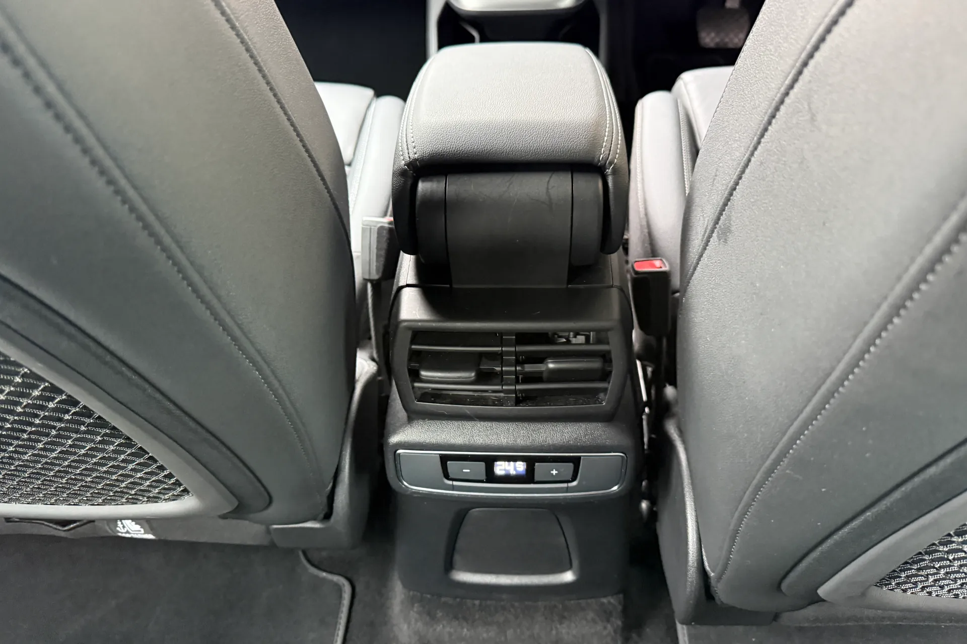 Audi Q4 thumbnail image number 35