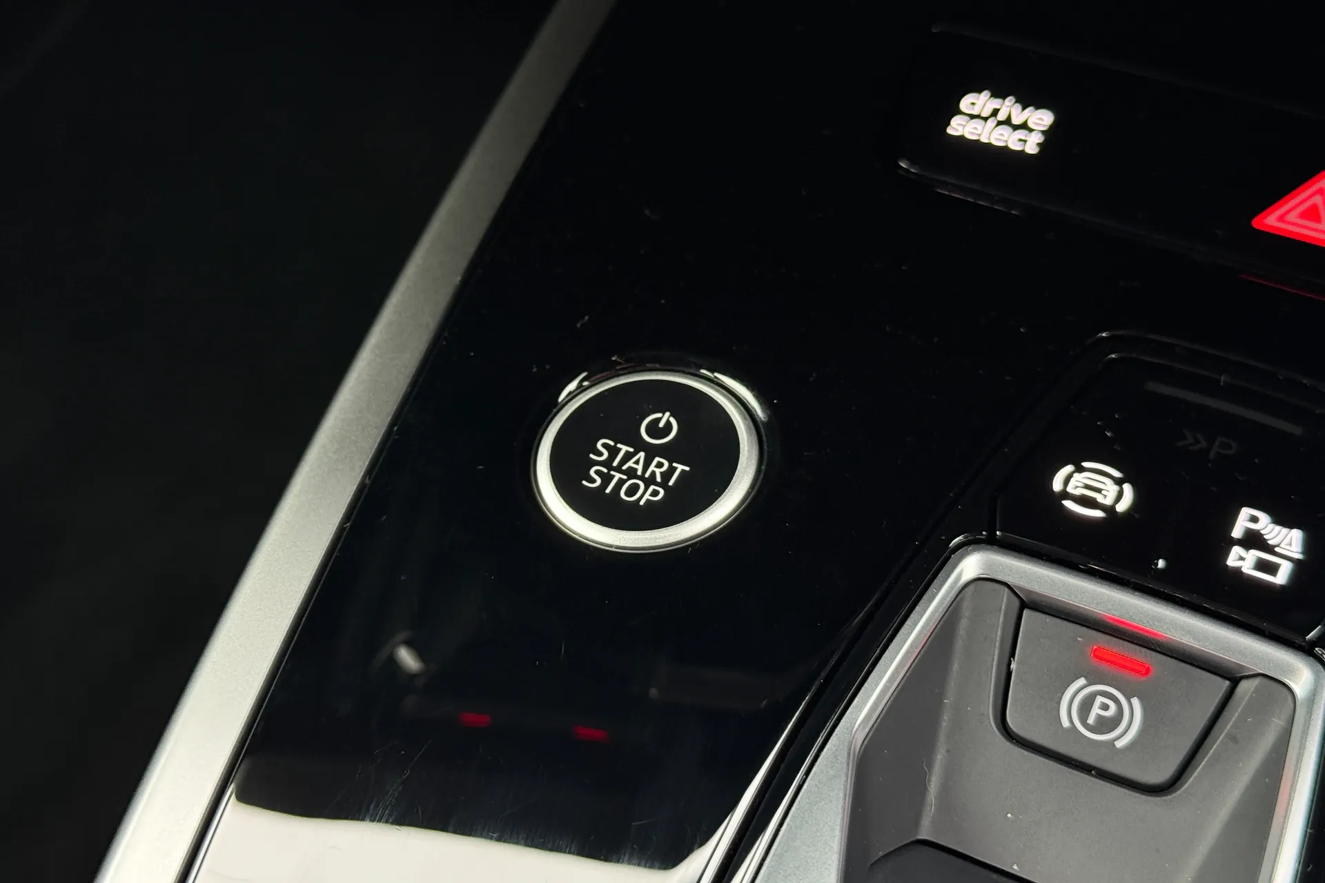 Audi Q4 thumbnail image number 17