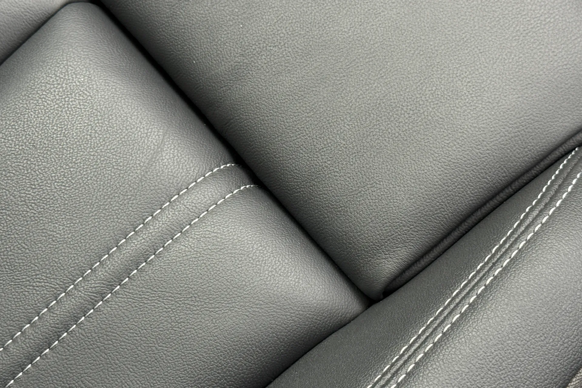 Audi Q4 thumbnail image number 24