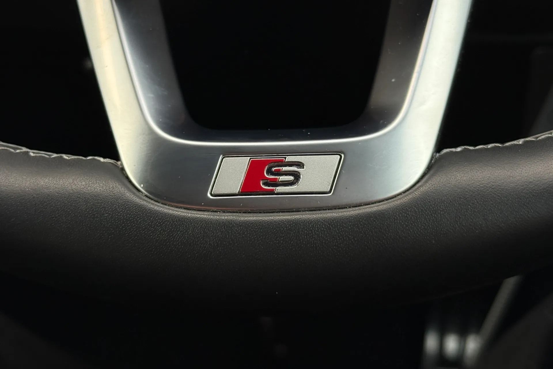 Audi Q3 thumbnail image number 16