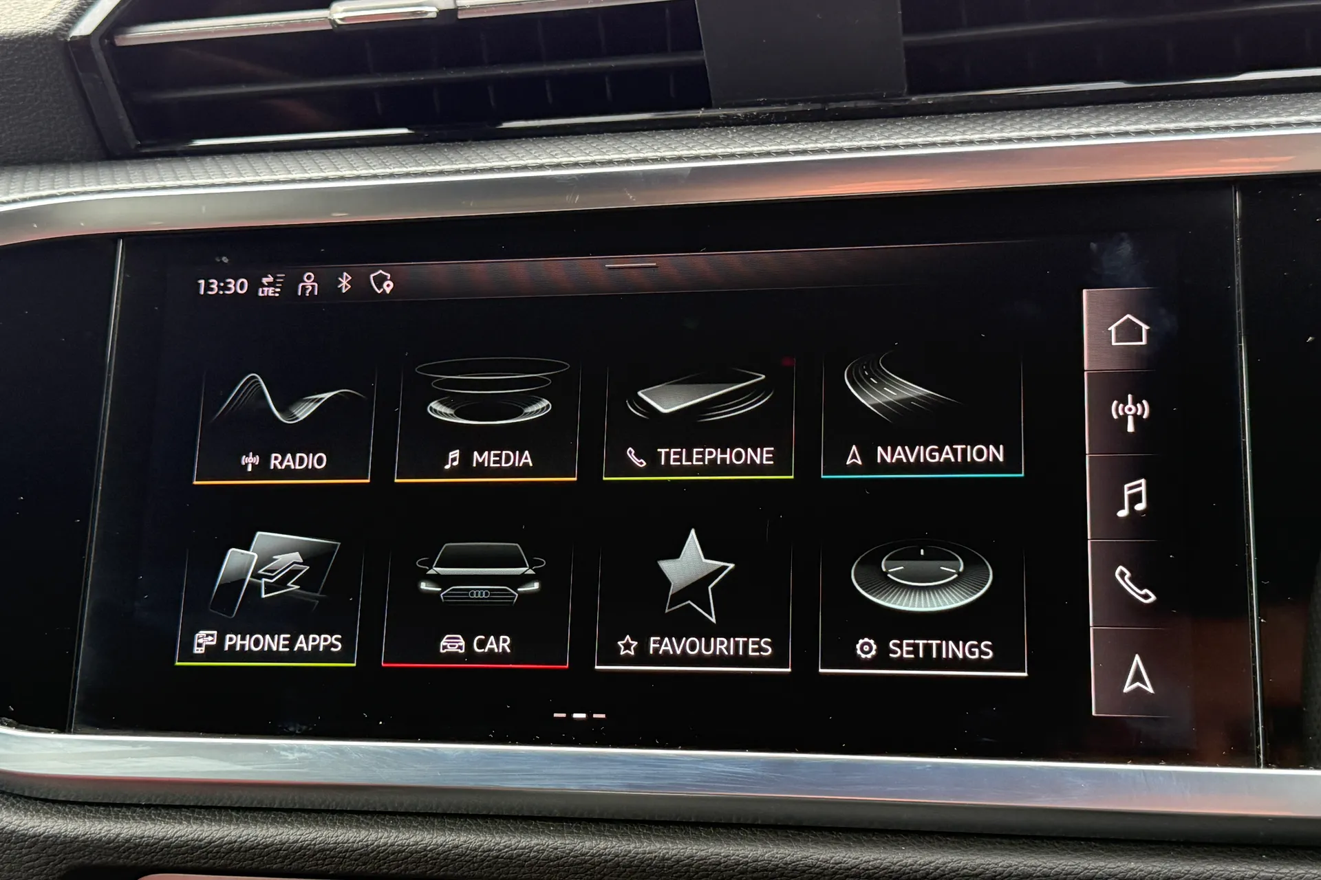 Audi Q3 thumbnail image number 19