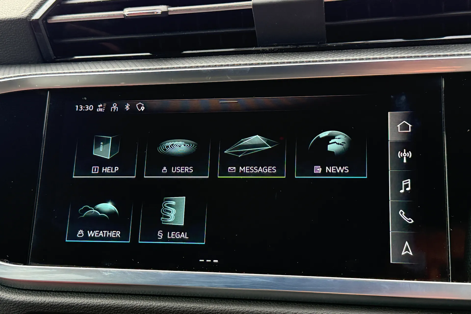 Audi Q3 thumbnail image number 20