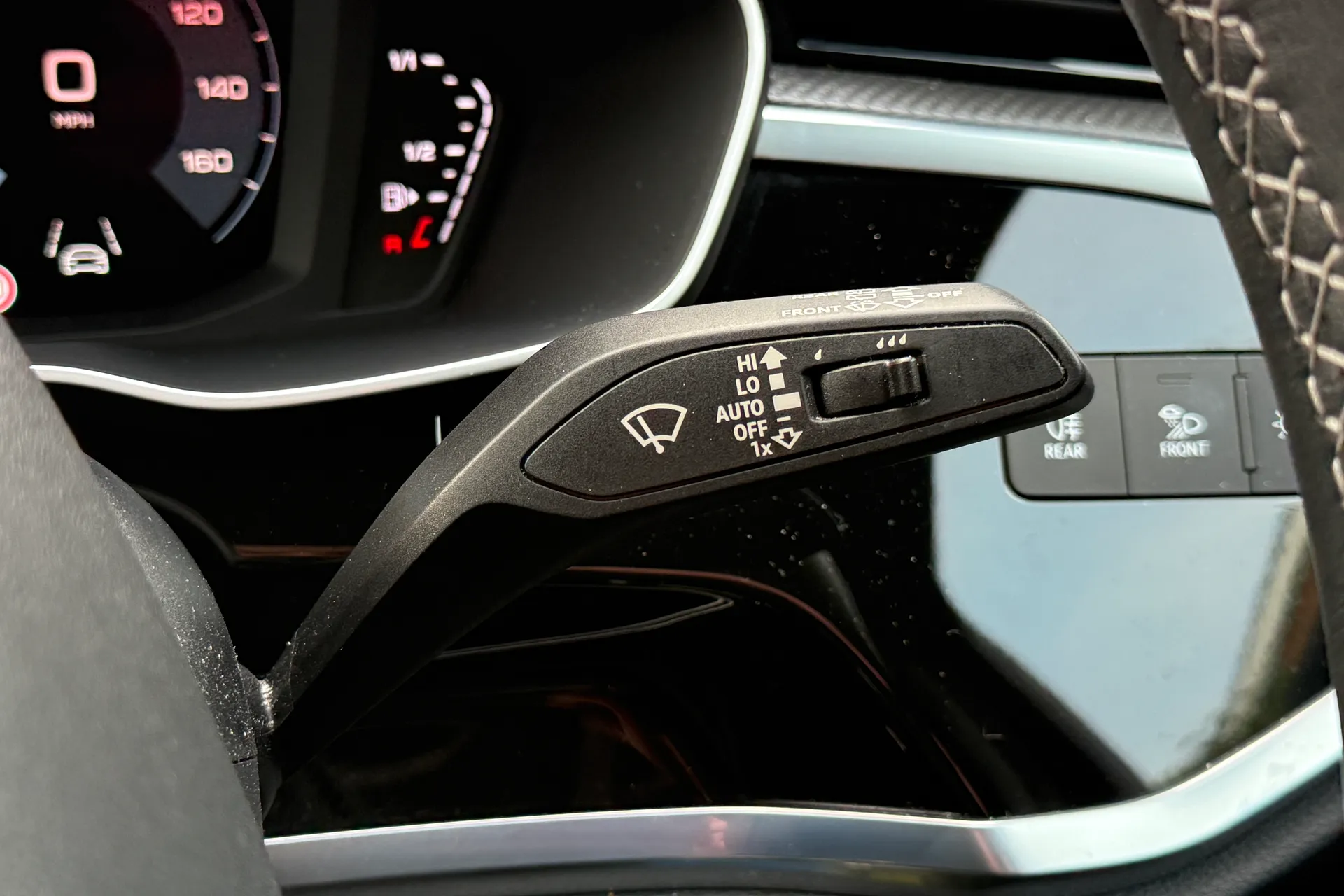 Audi Q3 thumbnail image number 18