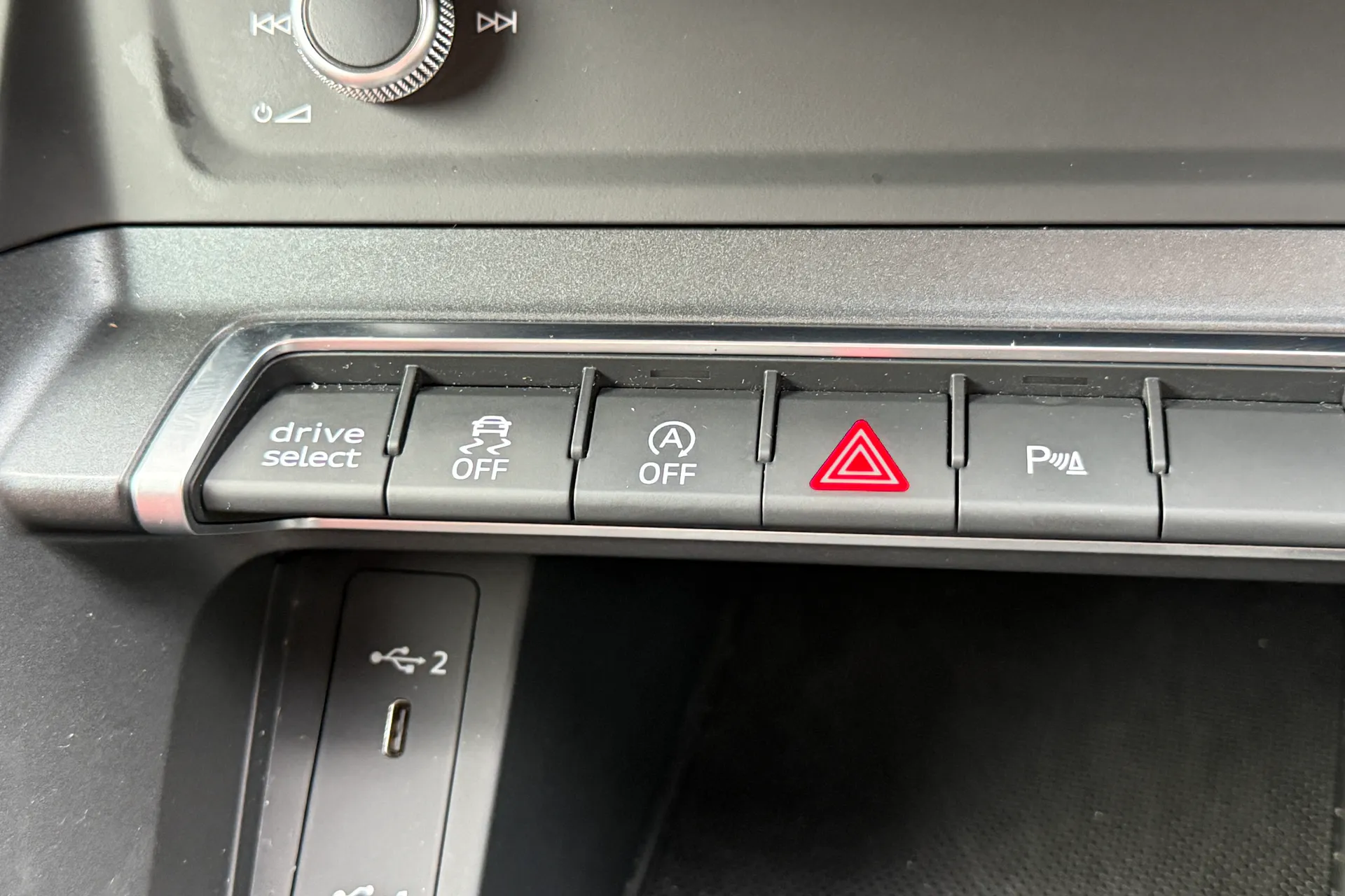 Audi Q3 thumbnail image number 23