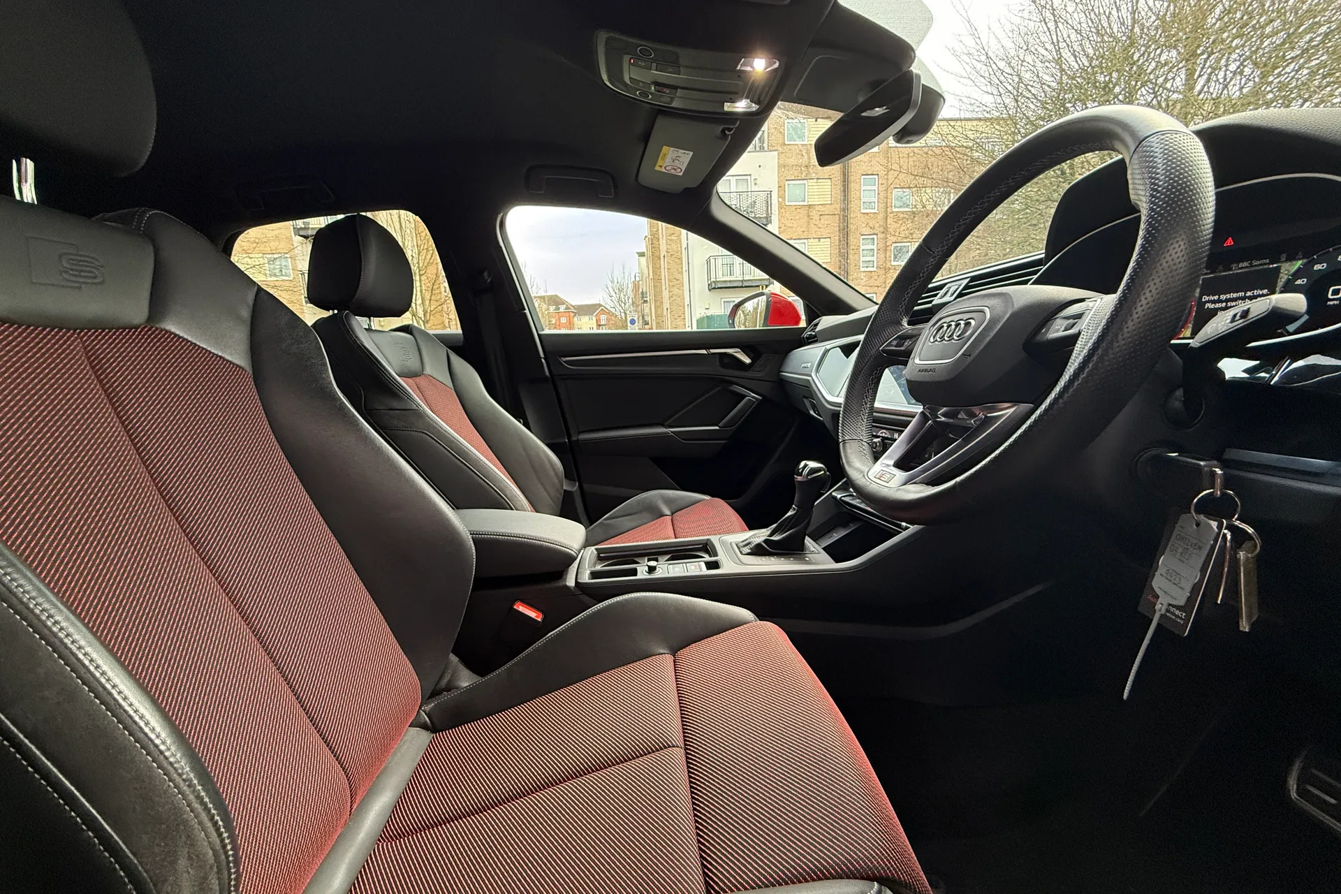 Audi Q3 thumbnail image number 32