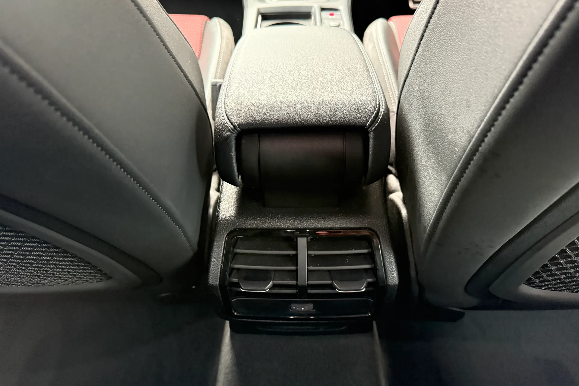 Audi Q3 thumbnail image number 37