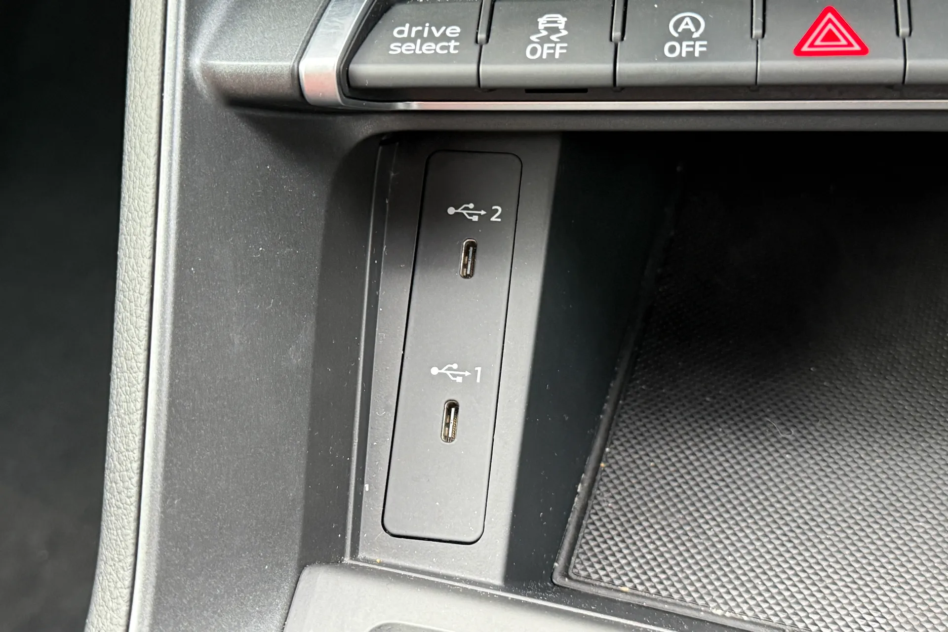 Audi Q3 thumbnail image number 24