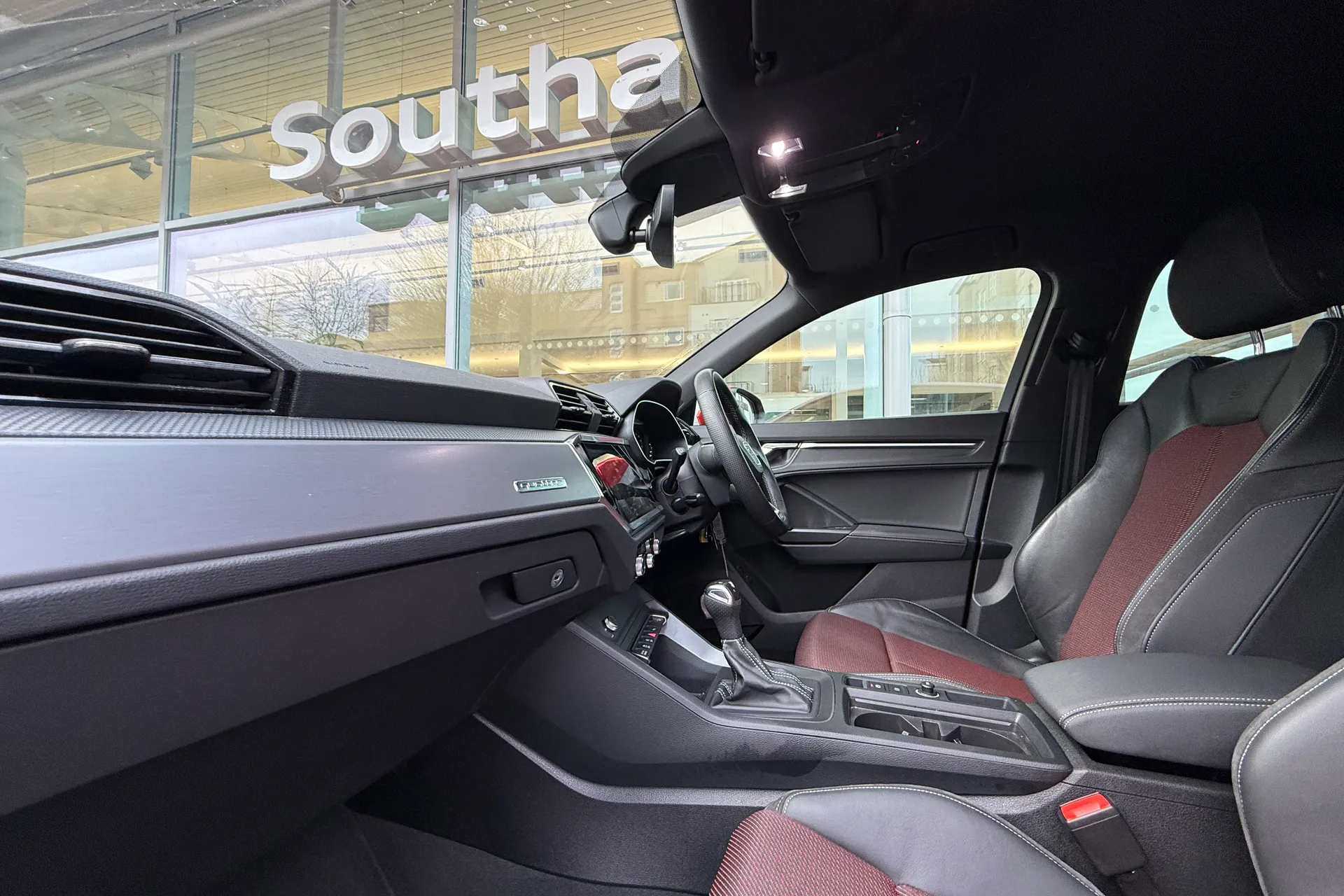 Audi Q3 thumbnail image number 9