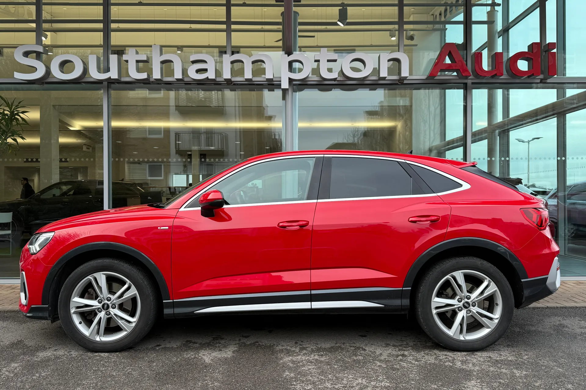 Audi Q3 thumbnail image number 50