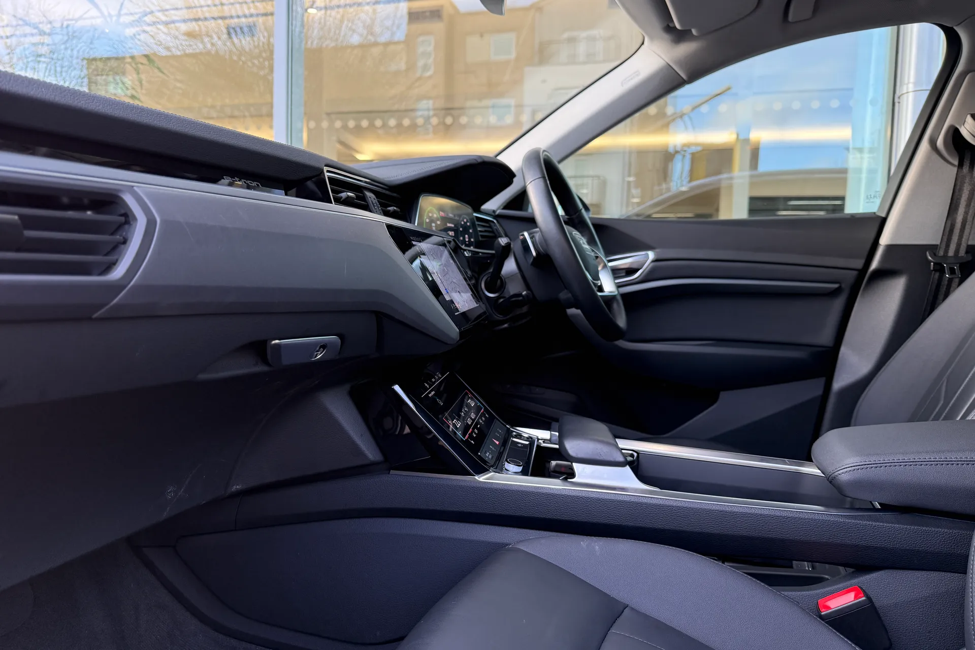 Audi e-tron thumbnail image number 10