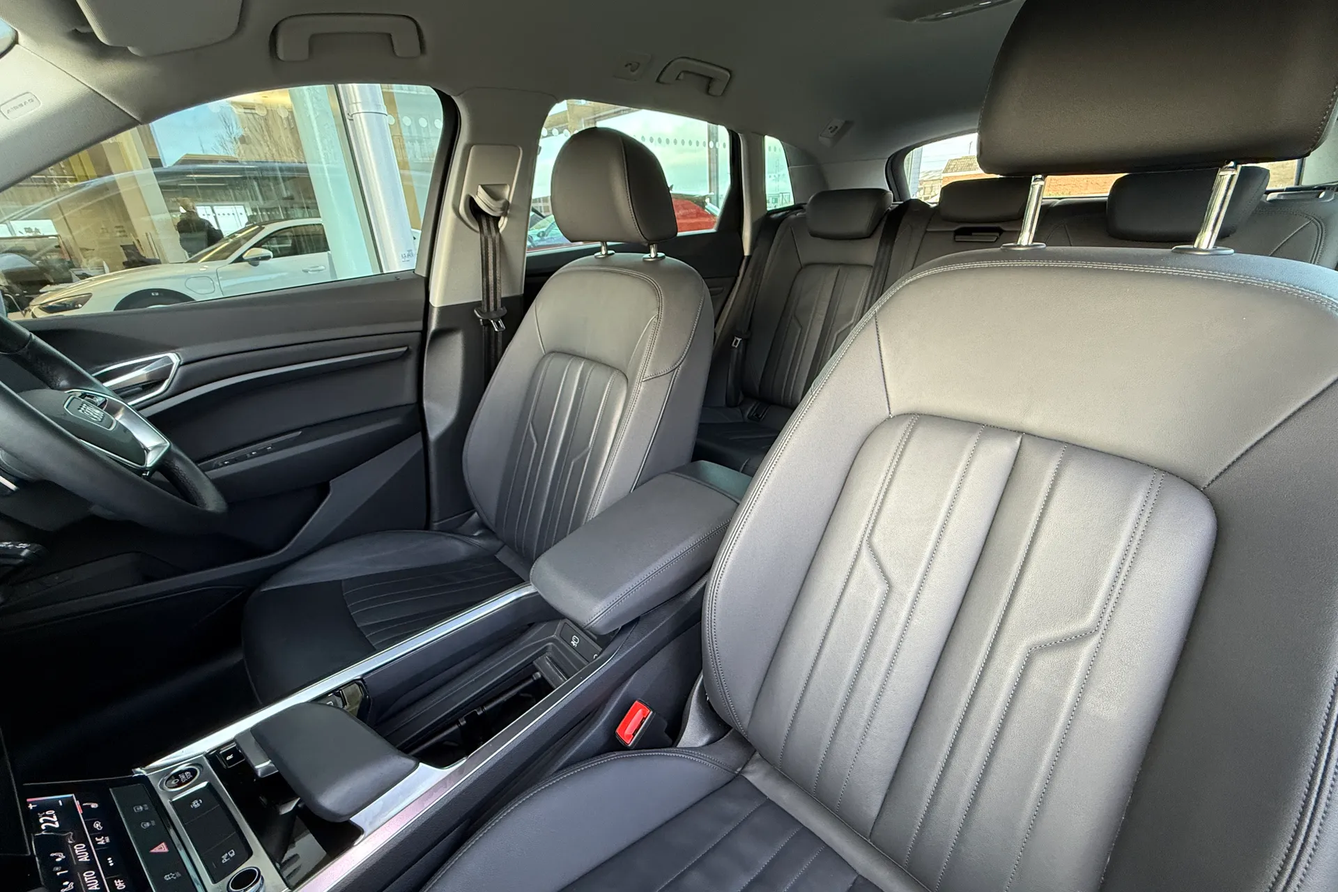 Audi e-tron thumbnail image number 57