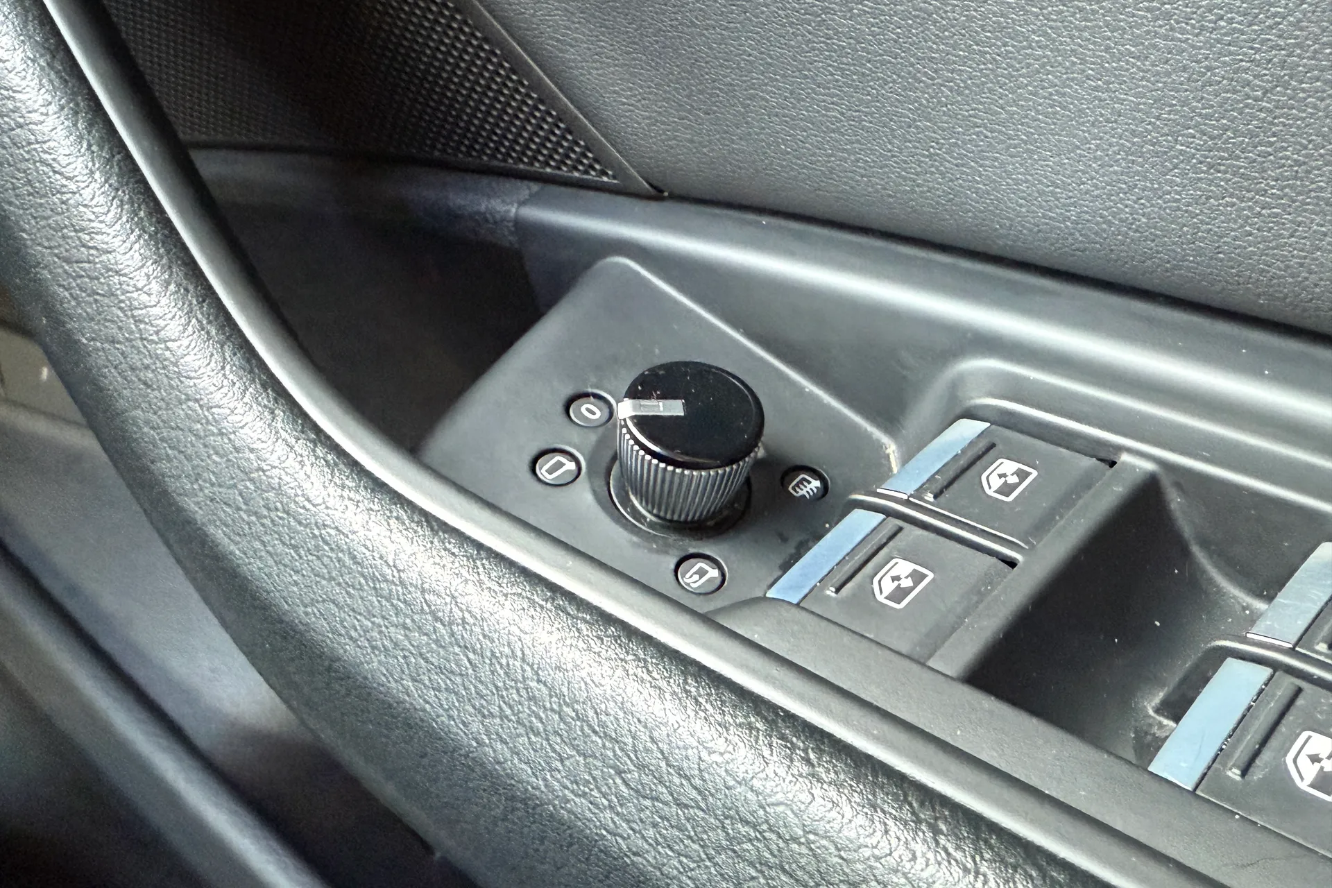 Audi e-tron thumbnail image number 29