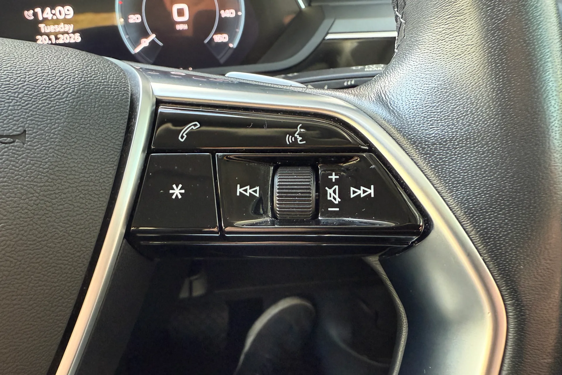 Audi e-tron thumbnail image number 27